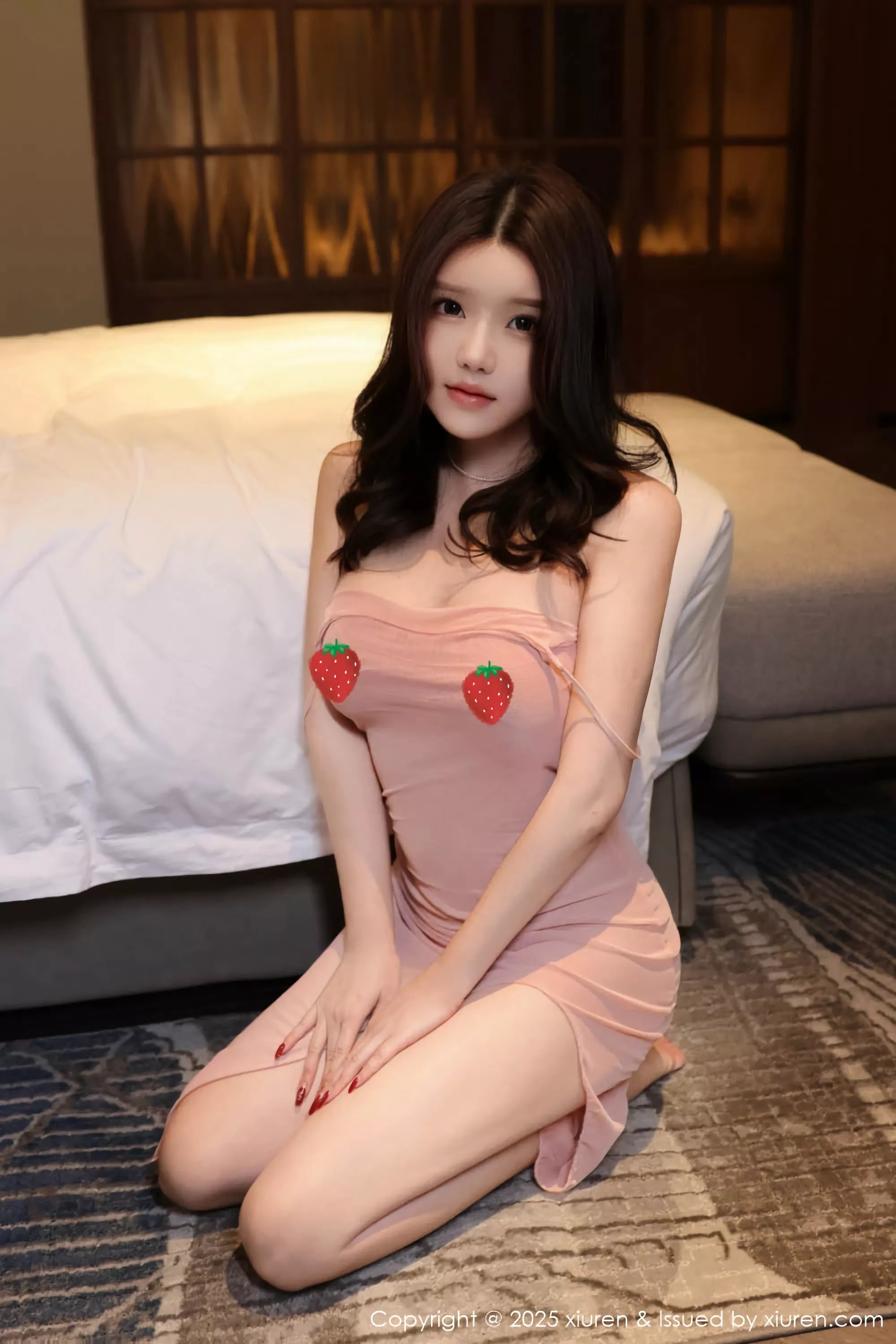   [XiuRen]高清写真图 2025.04.30 No.10229 小薯条nienie 吊带长裙第34张图片