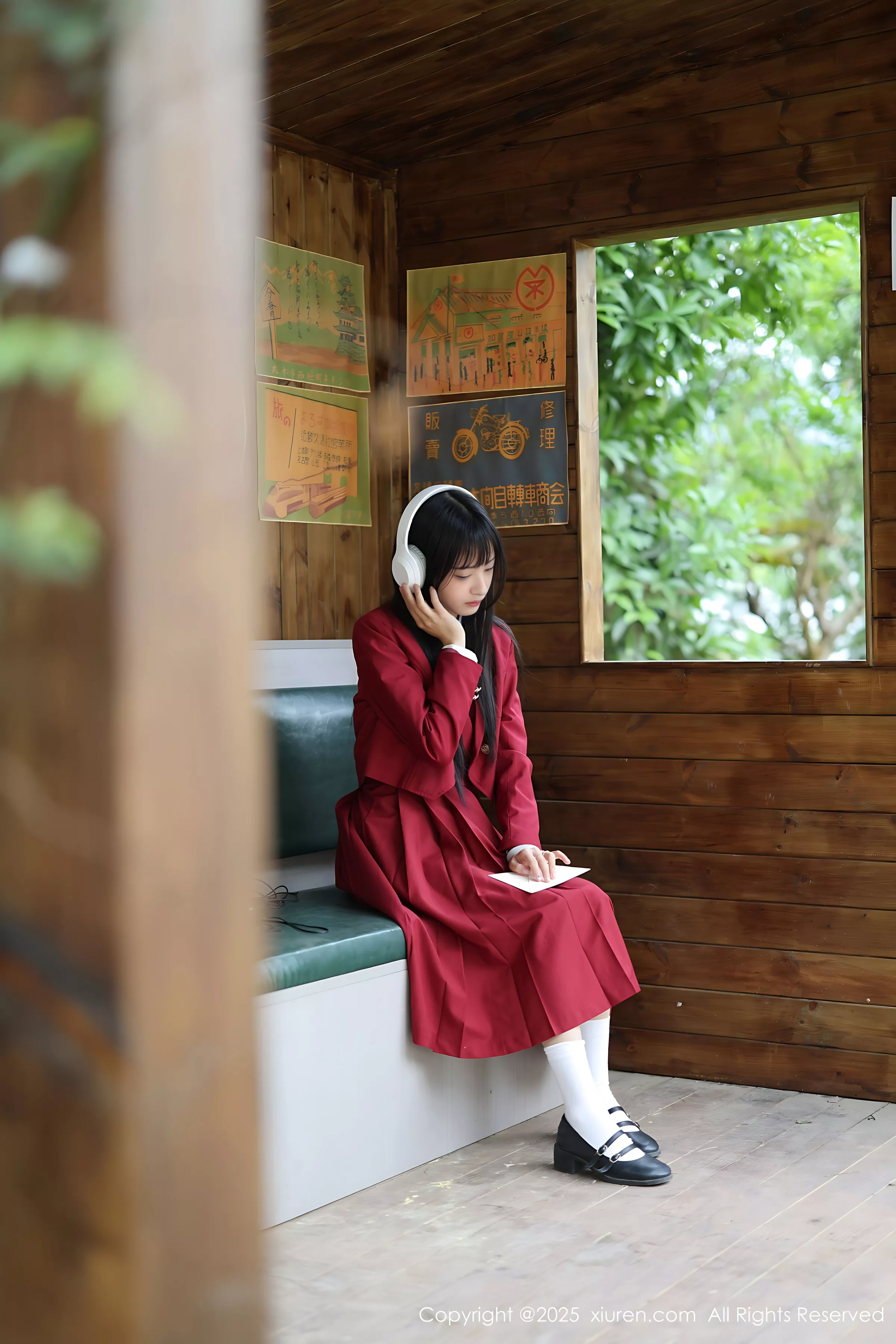   [XiuRen]高清写真图 2025.04.29 No.10215 茂木希子 性感红裙第1张图片