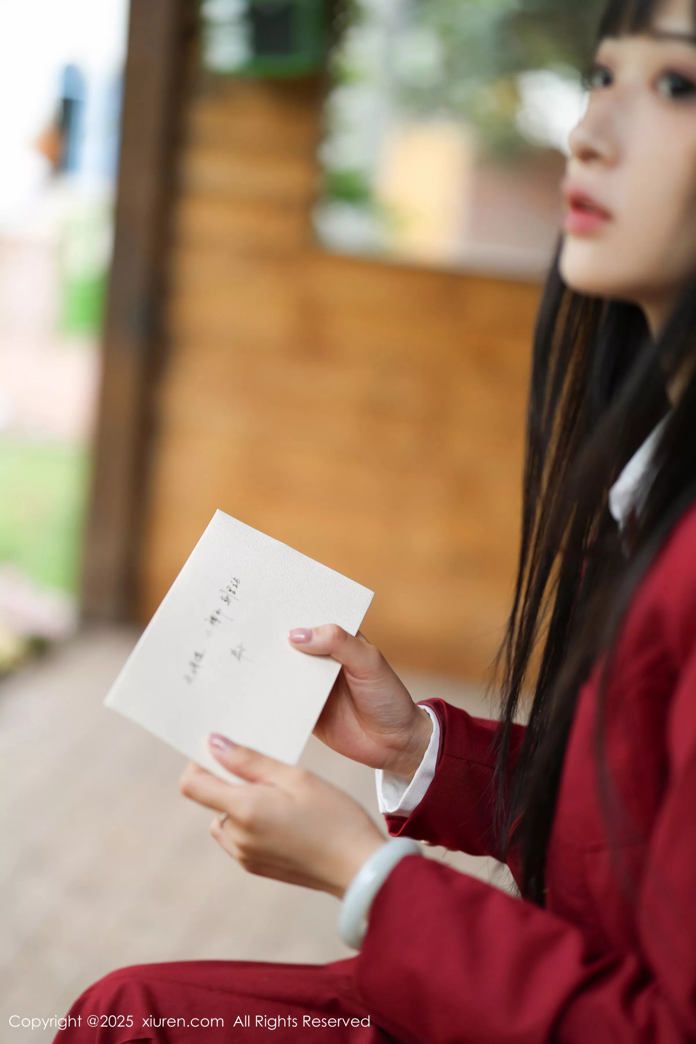   [XiuRen]高清写真图 2025.04.29 No.10215 茂木希子 性感红裙第6张图片