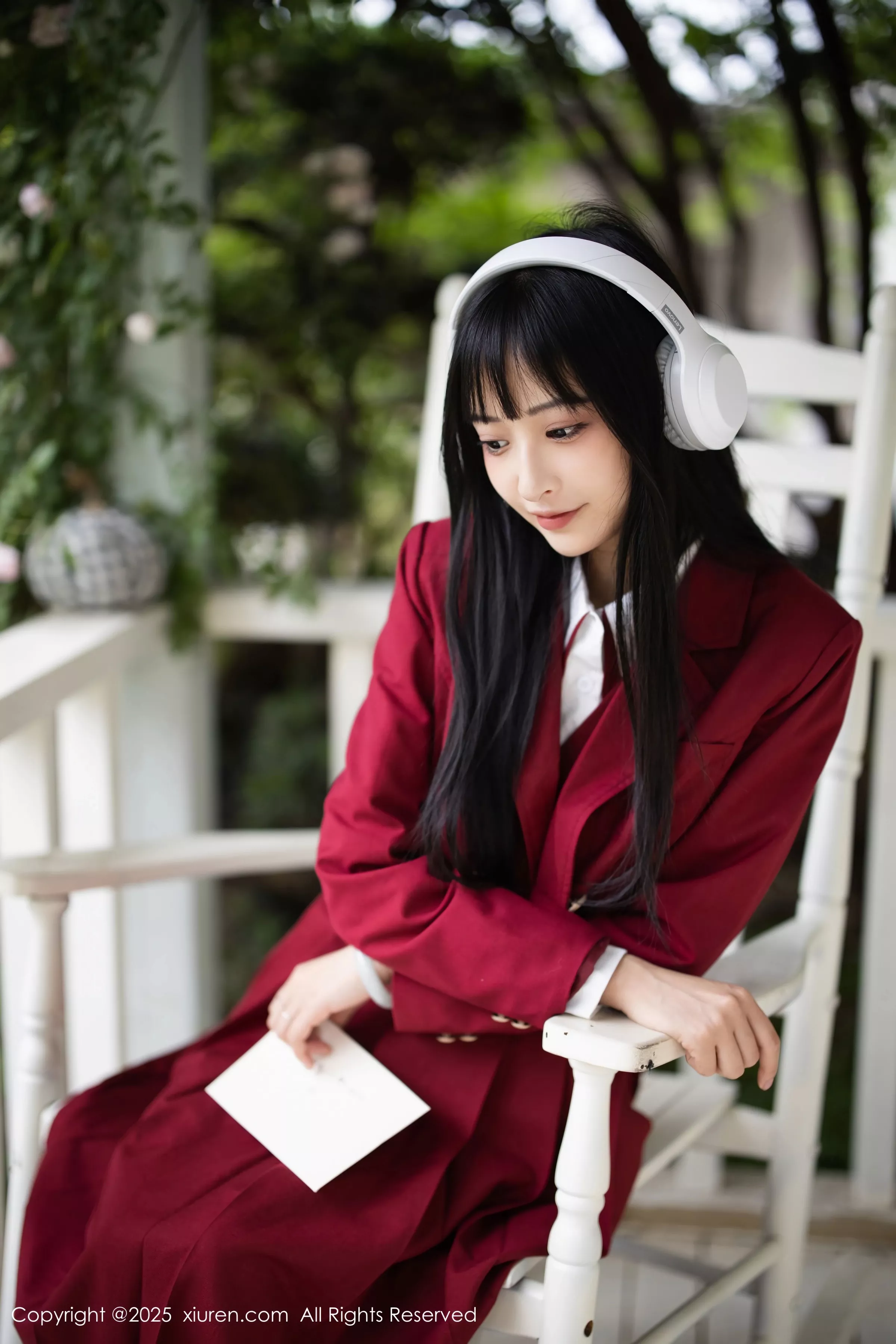   [XiuRen]高清写真图 2025.04.29 No.10215 茂木希子 性感红裙第17张图片
