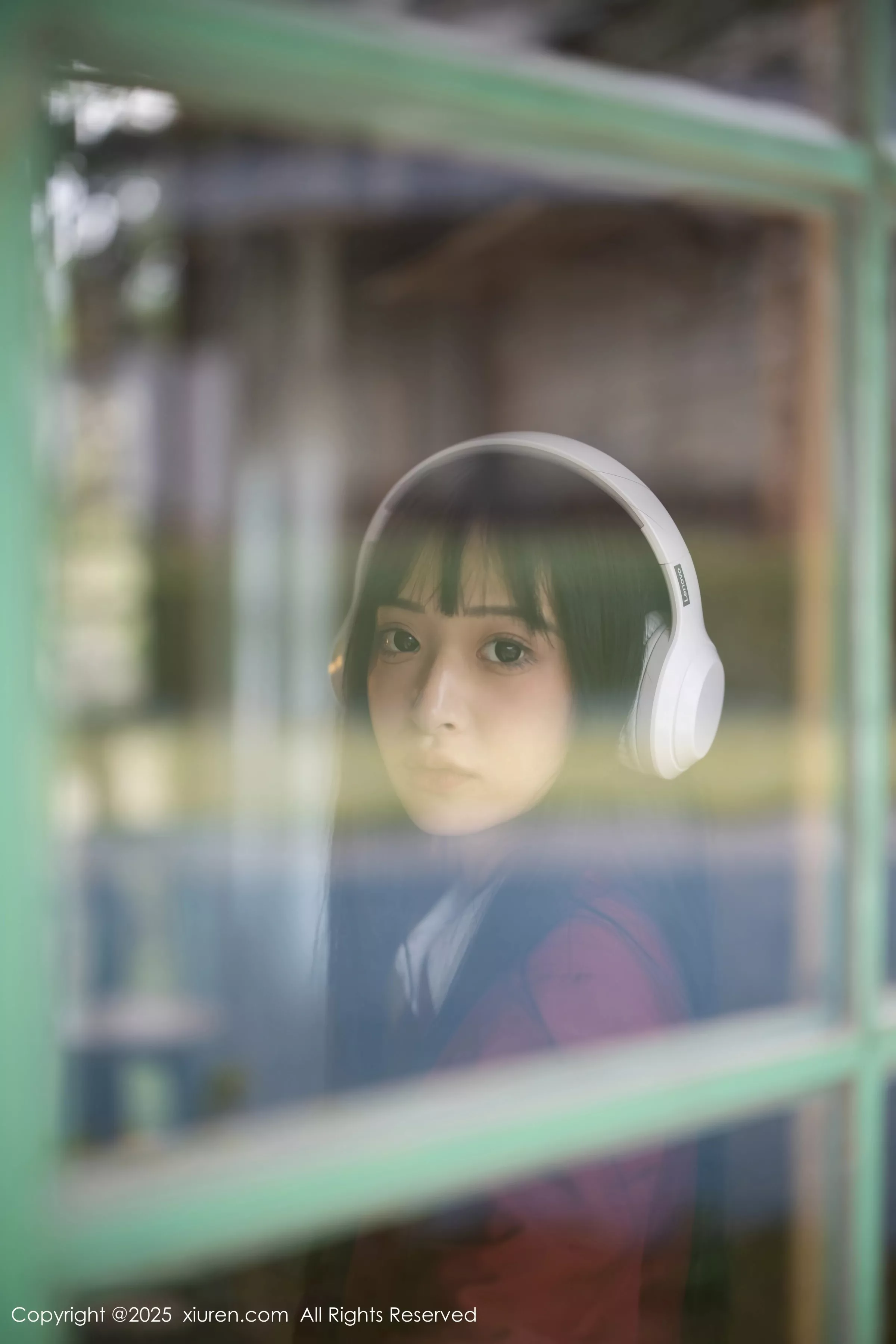   [XiuRen]高清写真图 2025.04.29 No.10215 茂木希子 性感红裙第20张图片