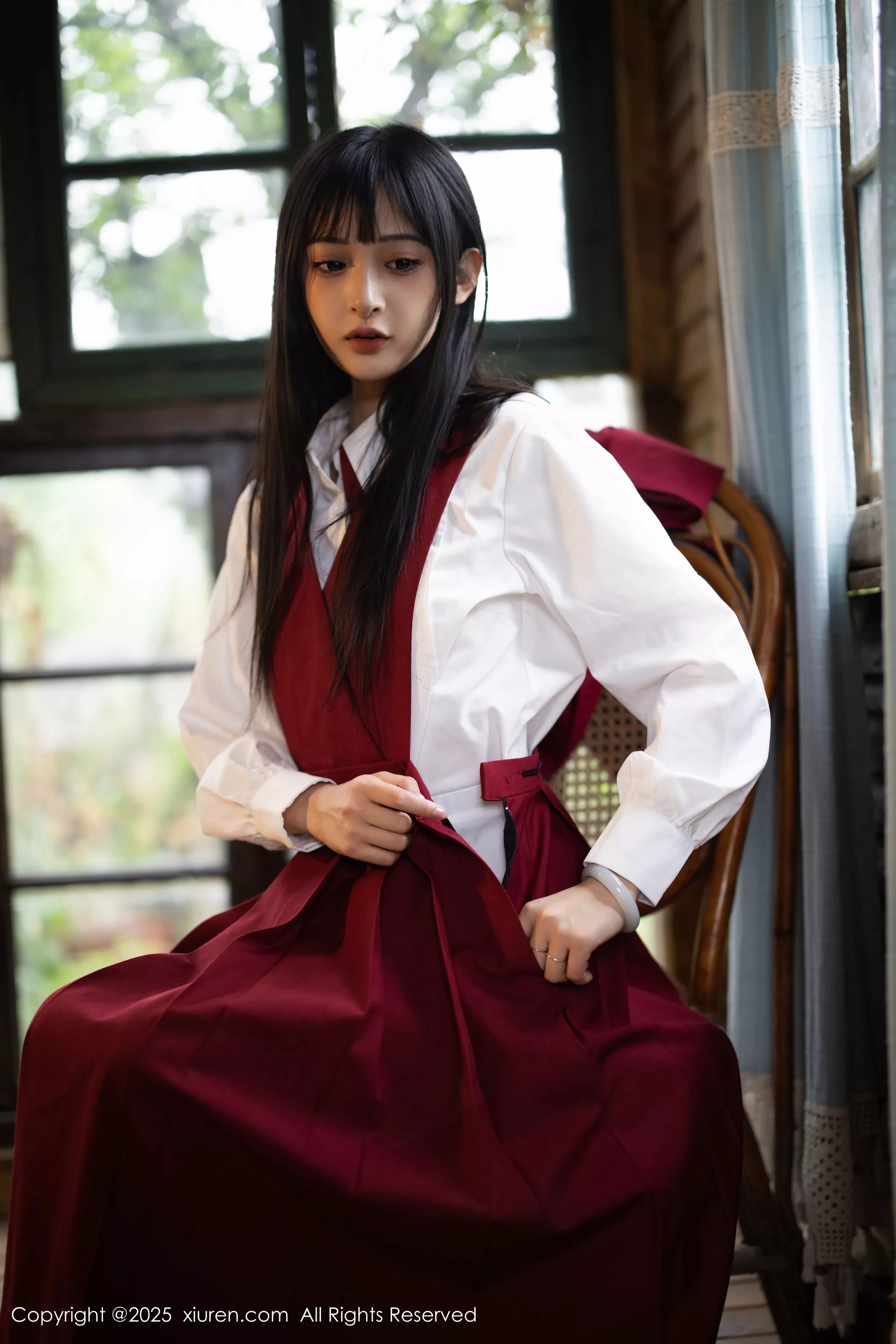   [XiuRen]高清写真图 2025.04.29 No.10215 茂木希子 性感红裙第26张图片