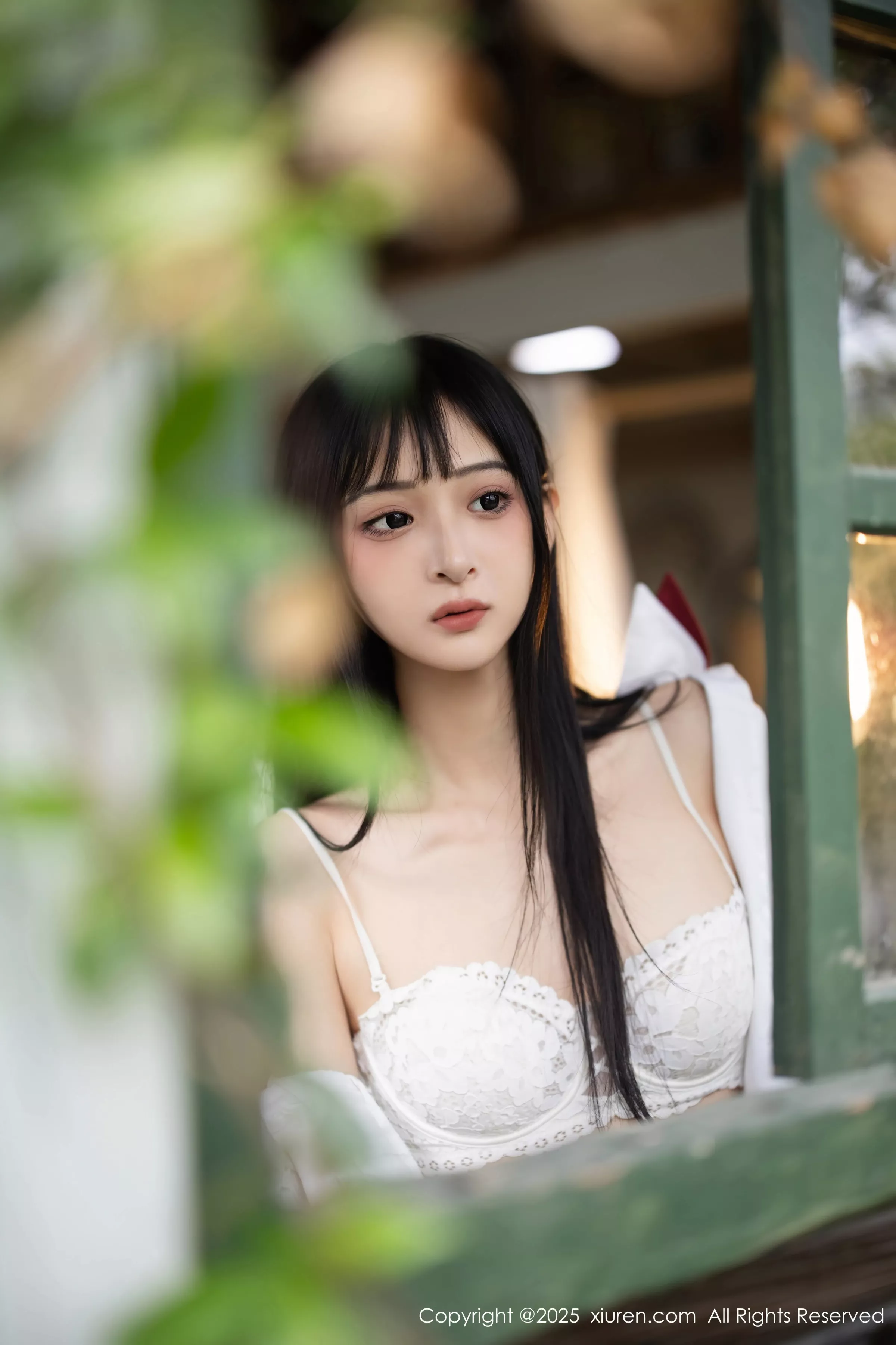   [XiuRen]高清写真图 2025.04.29 No.10215 茂木希子 性感红裙第30张图片