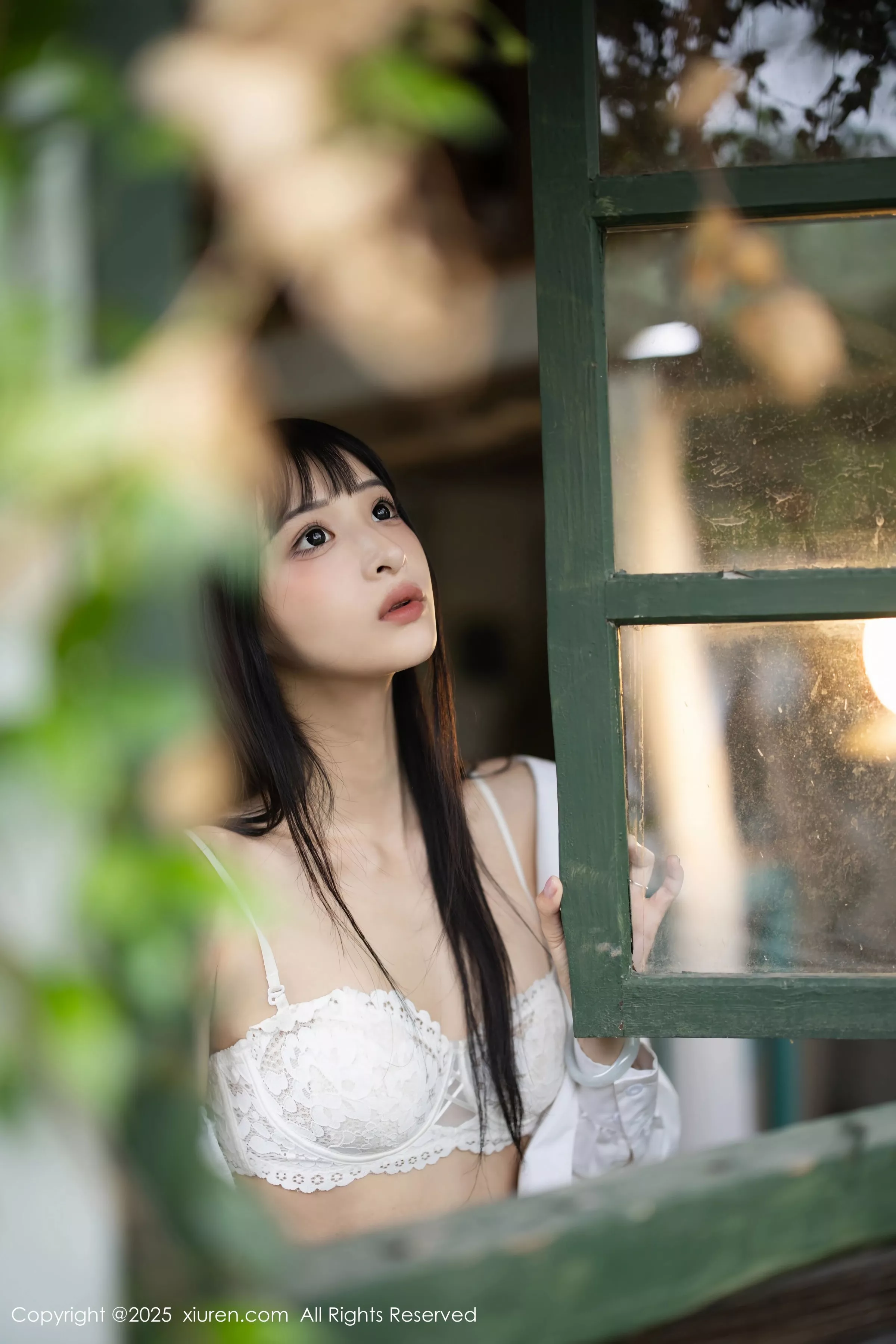   [XiuRen]高清写真图 2025.04.29 No.10215 茂木希子 性感红裙第31张图片