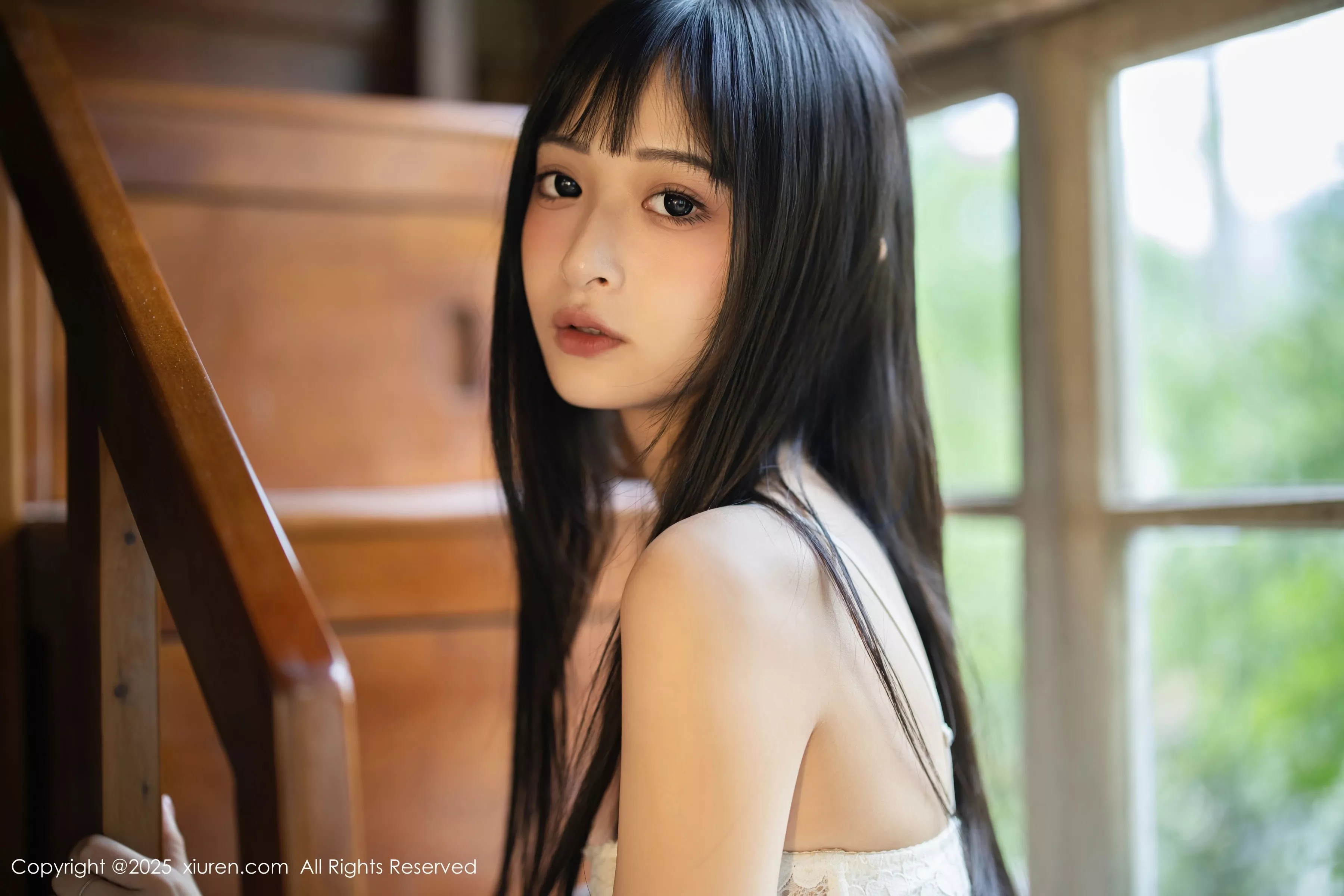   [XiuRen]高清写真图 2025.04.29 No.10215 茂木希子 性感红裙第37张图片