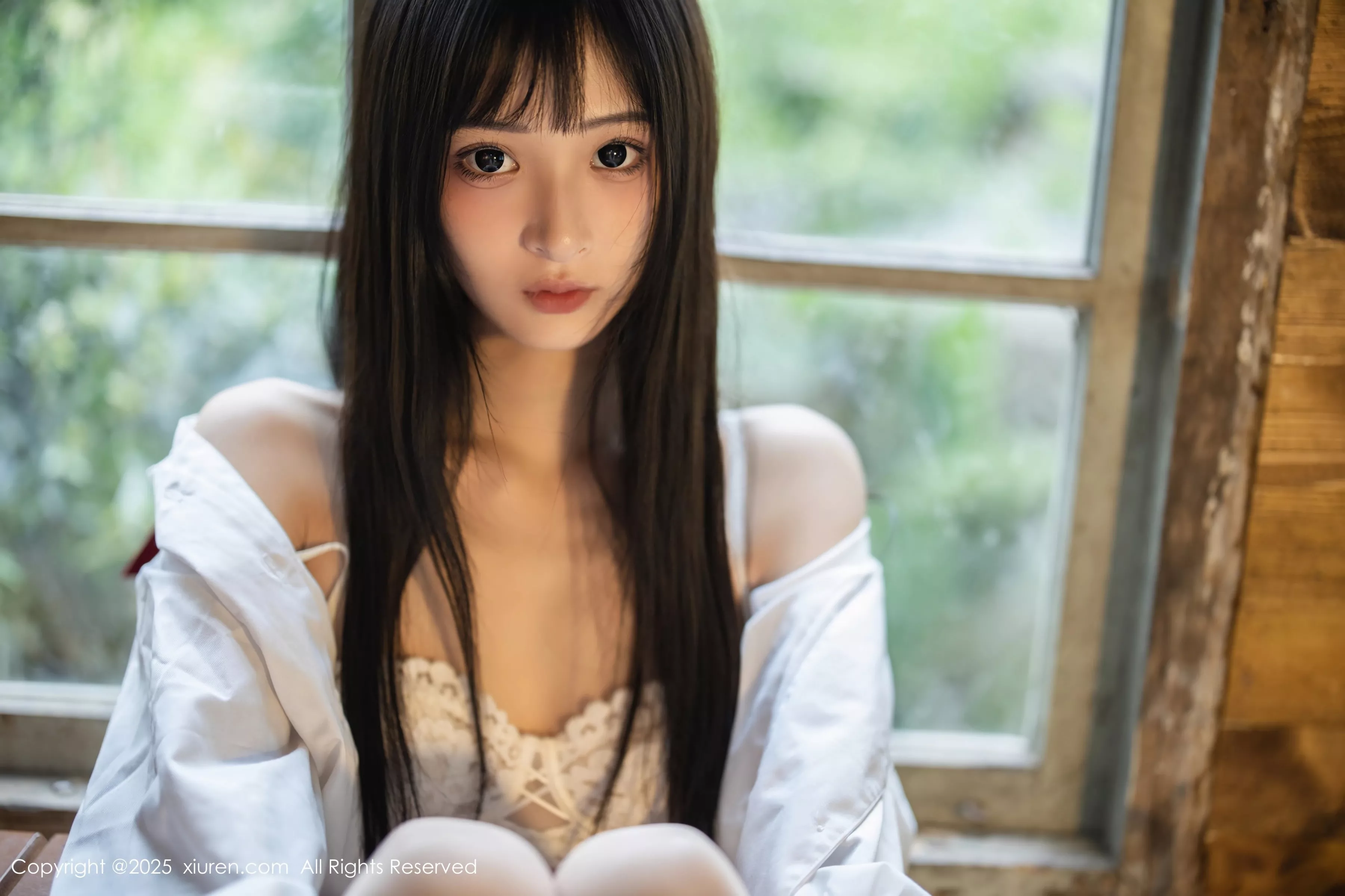   [XiuRen]高清写真图 2025.04.29 No.10215 茂木希子 性感红裙第39张图片