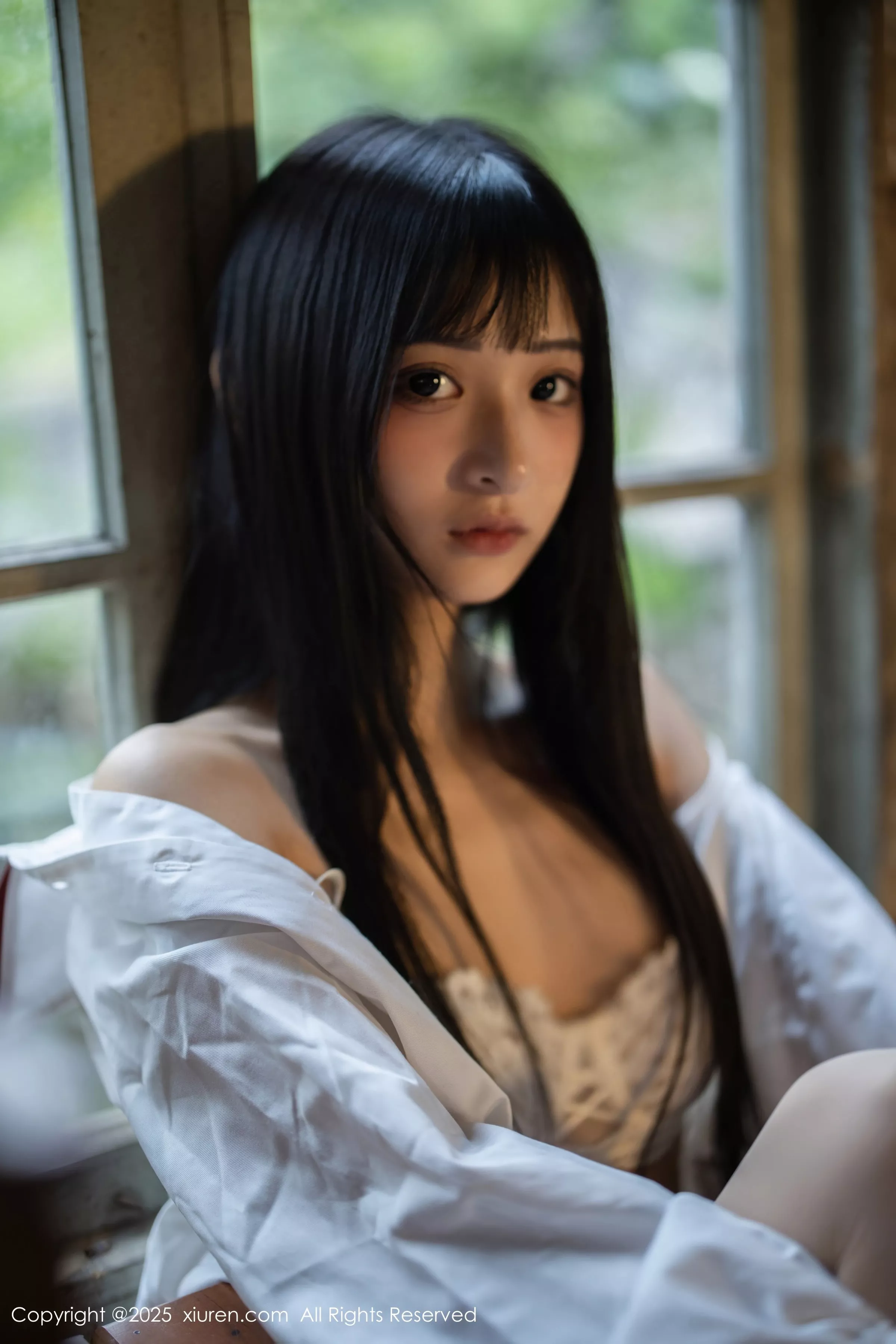   [XiuRen]高清写真图 2025.04.29 No.10215 茂木希子 性感红裙第41张图片