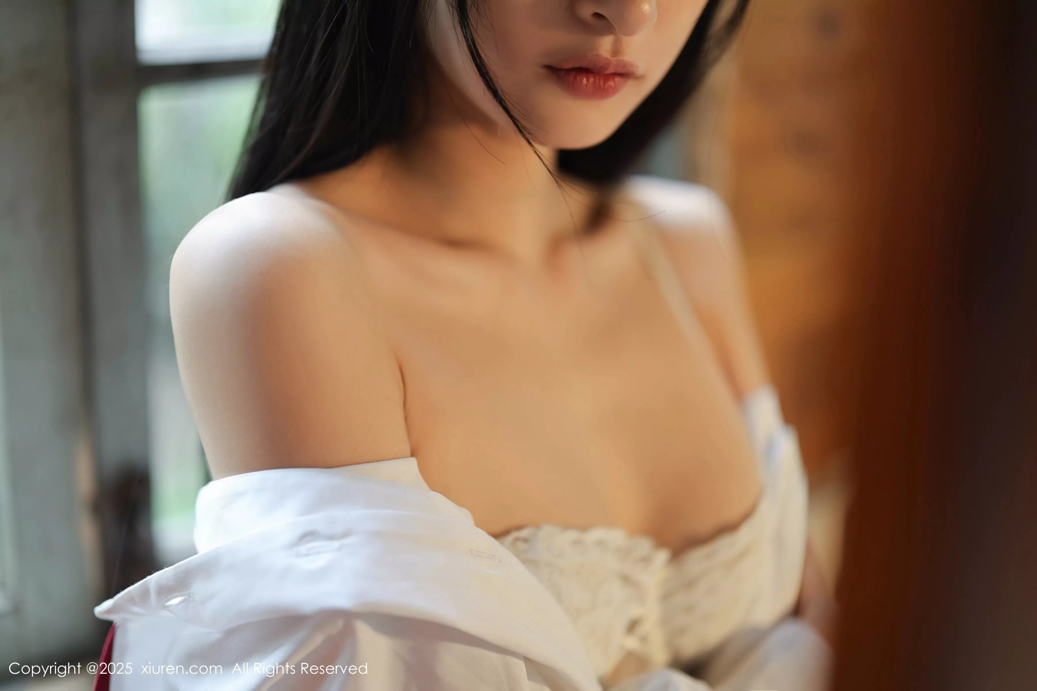   [XiuRen]高清写真图 2025.04.29 No.10215 茂木希子 性感红裙第42张图片
