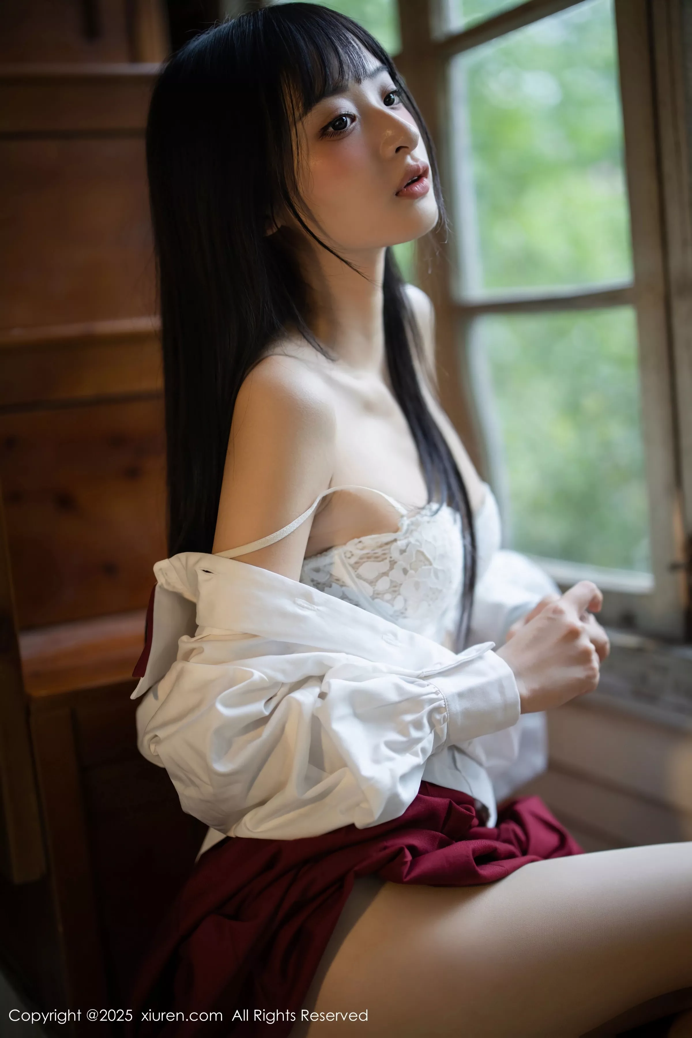   [XiuRen]高清写真图 2025.04.29 No.10215 茂木希子 性感红裙第45张图片