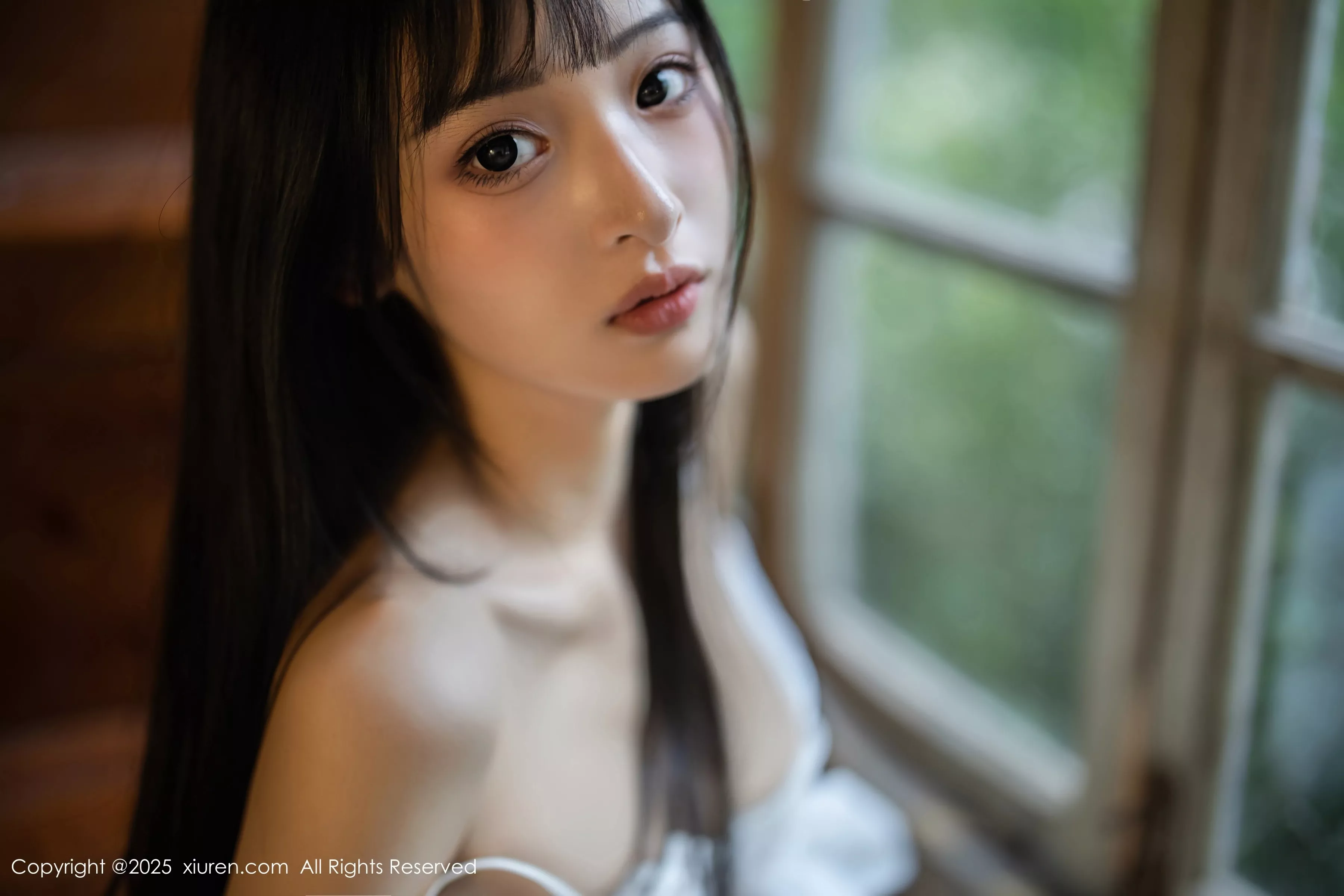   [XiuRen]高清写真图 2025.04.29 No.10215 茂木希子 性感红裙第46张图片