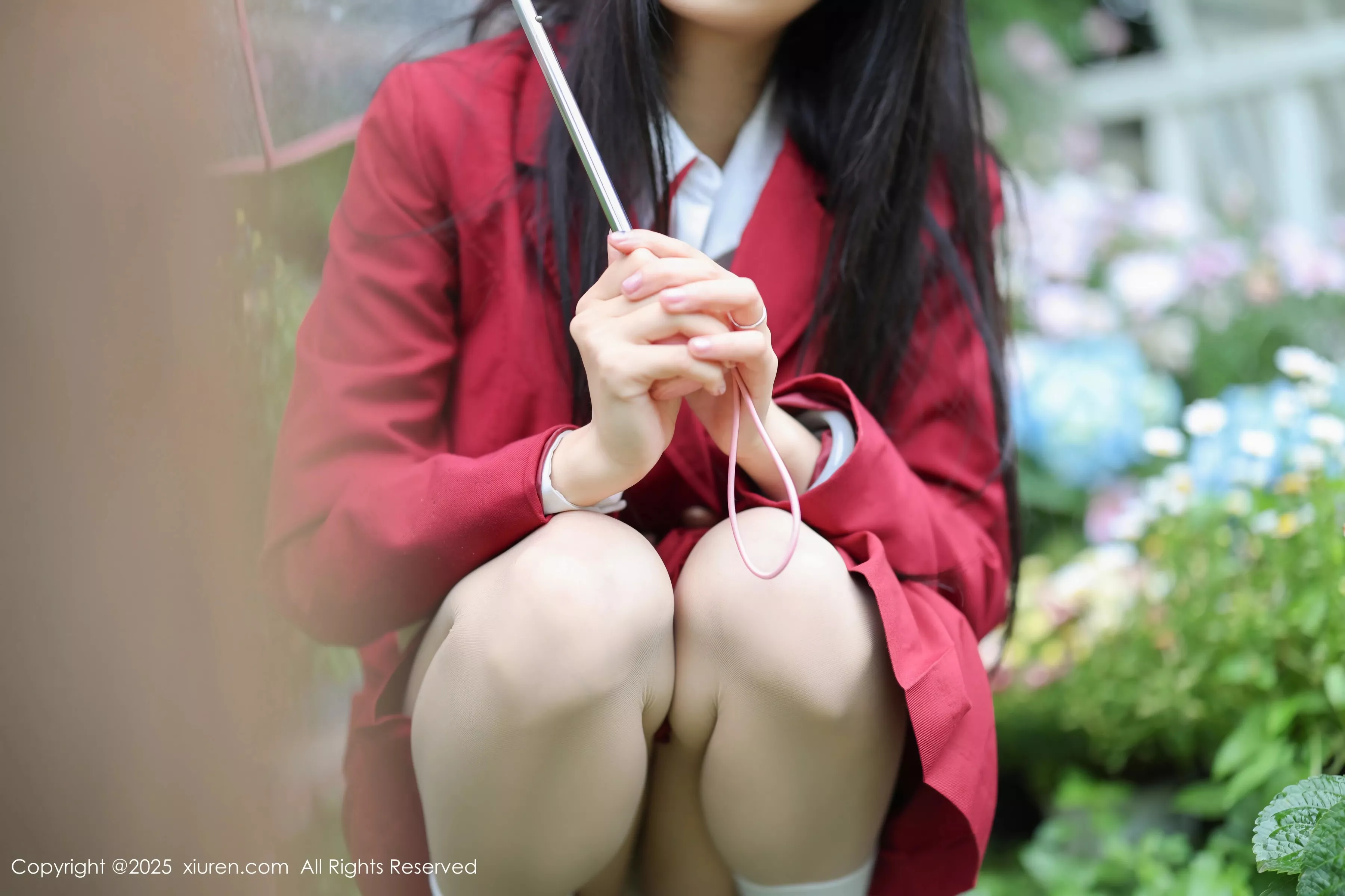   [XiuRen]高清写真图 2025.04.29 No.10215 茂木希子 性感红裙第50张图片