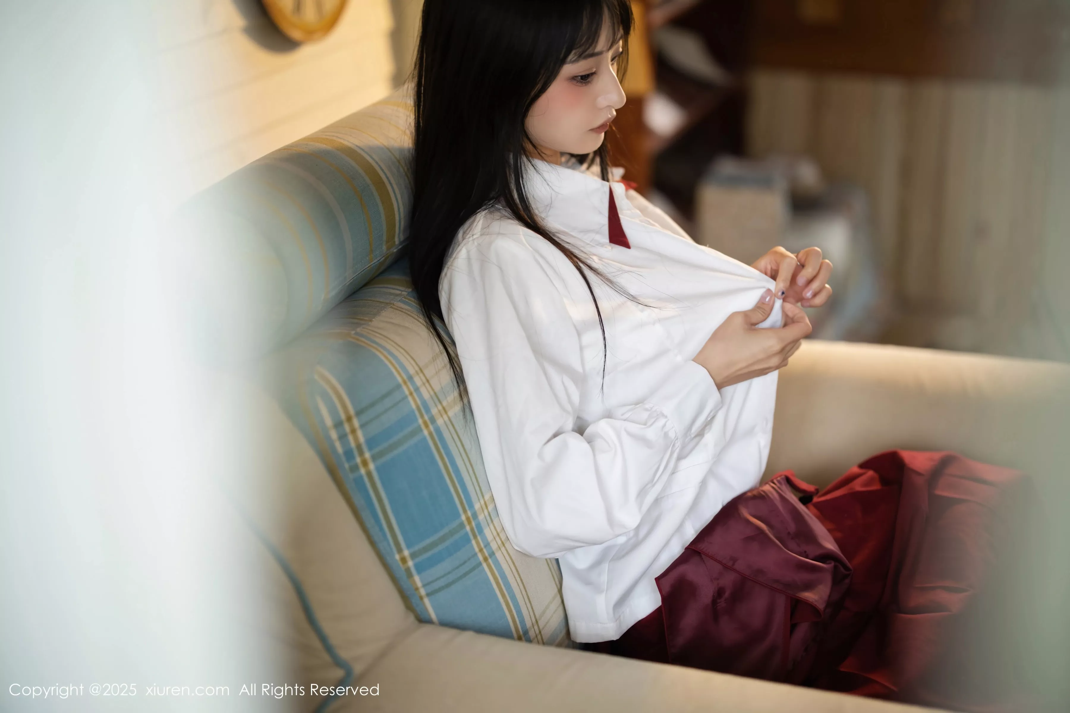   [XiuRen]高清写真图 2025.04.29 No.10215 茂木希子 性感红裙第52张图片