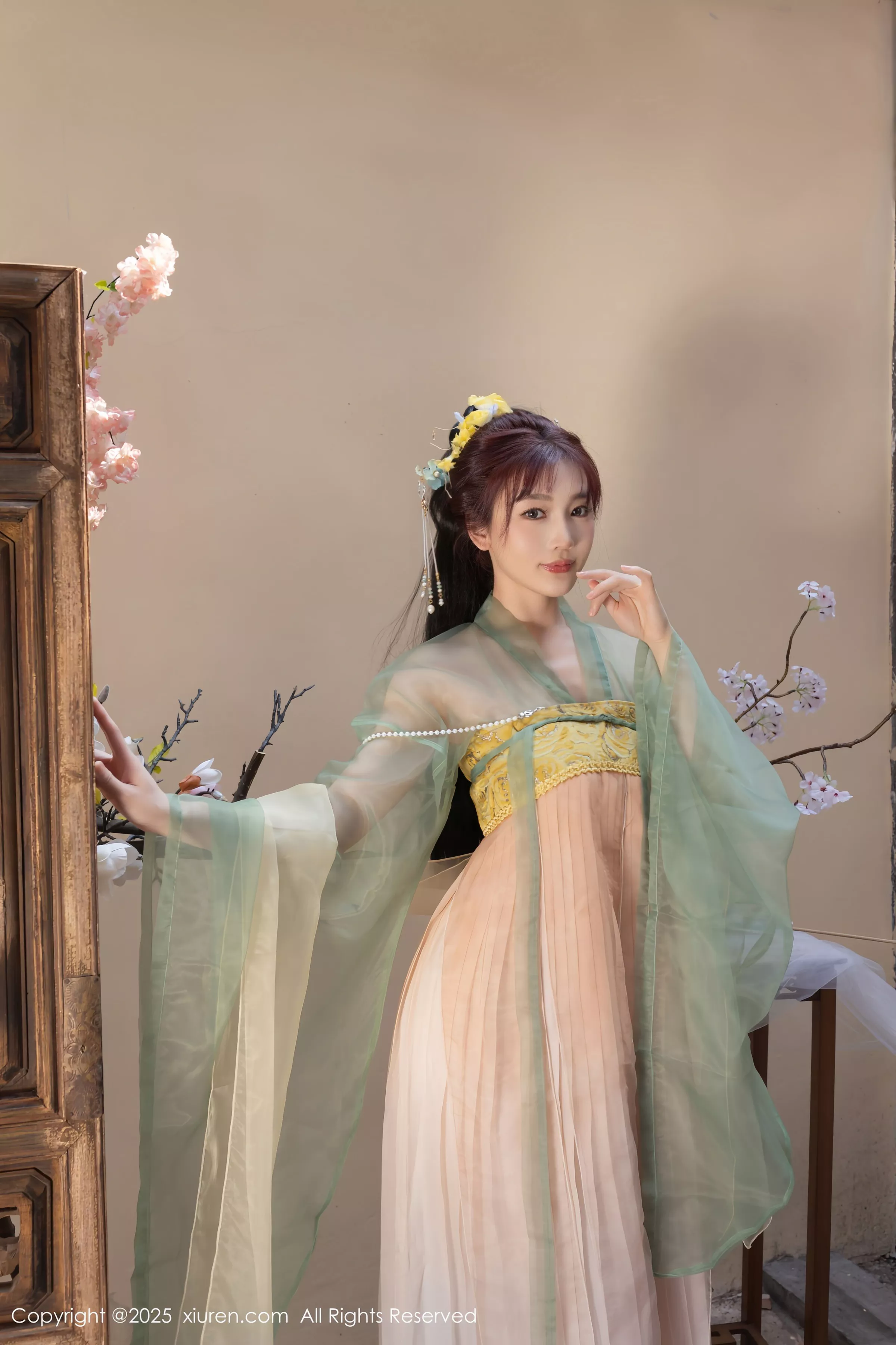   [XiuRen]高清写真图 2025.04.29 No.10223 陆萱萱 性感古装第8张图片