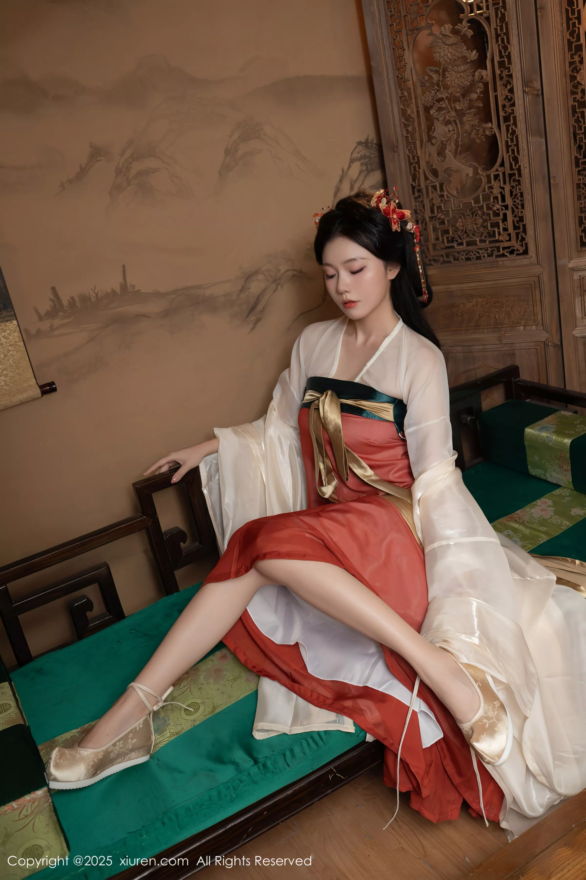   [XiuRen]高清写真图 2025.04.29 No.10223 陆萱萱 性感古装第32张图片