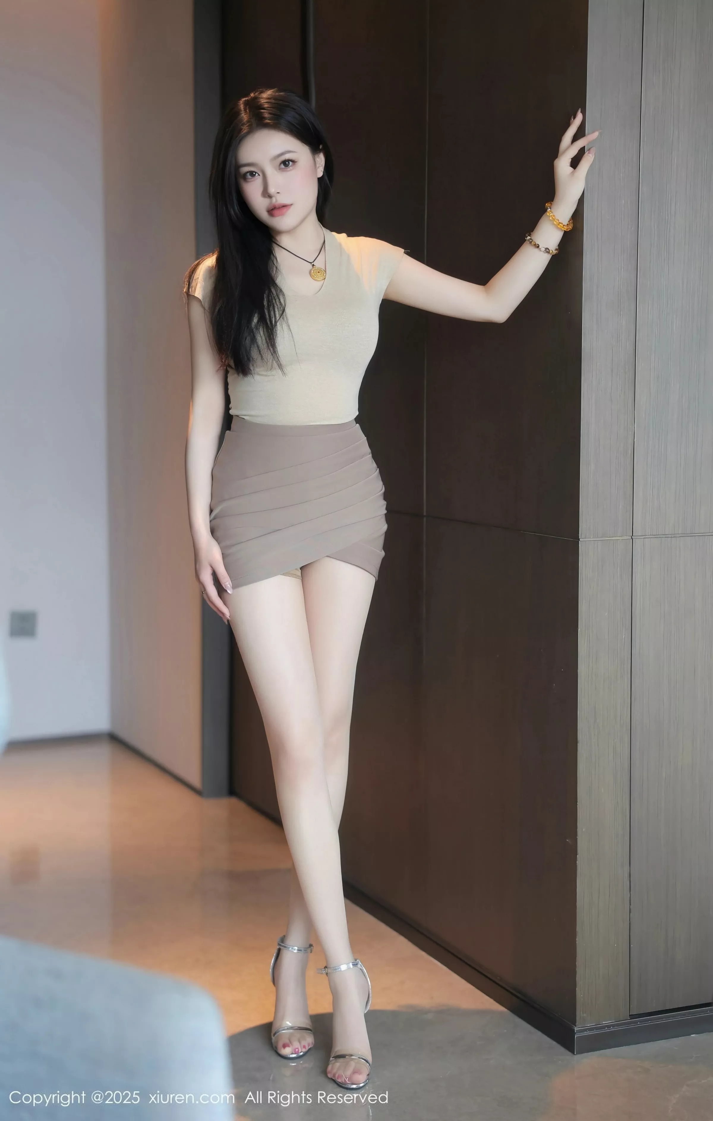   [XiuRen]高清写真图 2025.05.07 No.10240 萱静 激情互动第7张图片