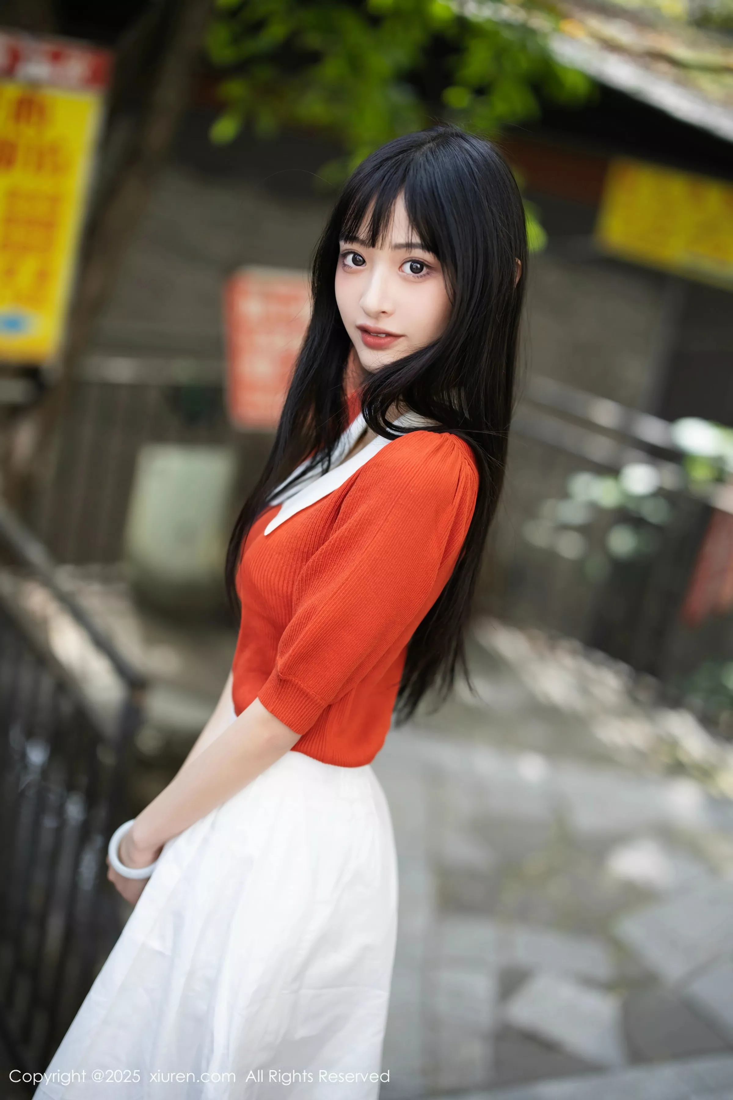   [XiuRen]高清写真图 2025.05.08 No.10247 茂木希子 橙色T恤第2张图片