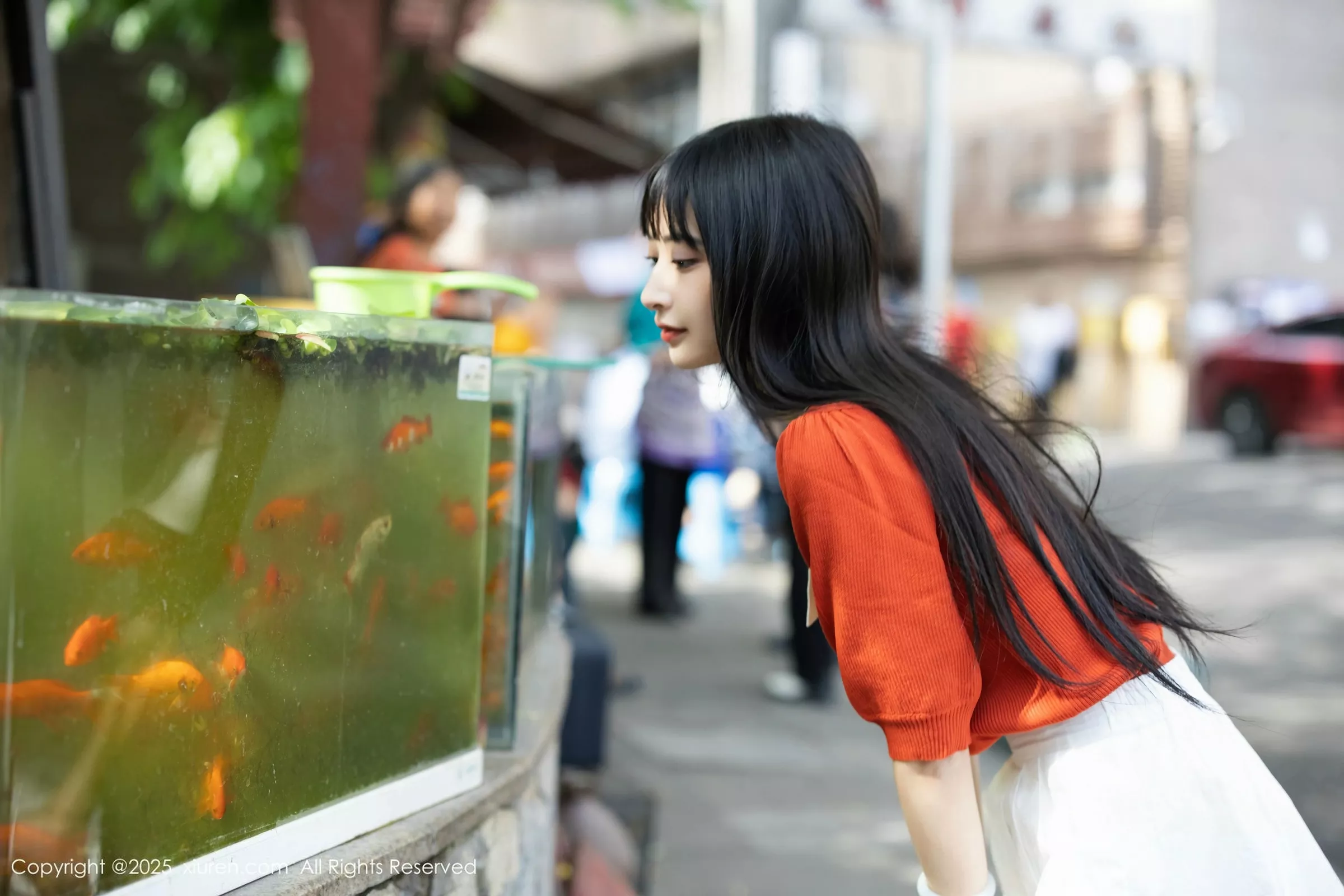   [XiuRen]高清写真图 2025.05.08 No.10247 茂木希子 橙色T恤第11张图片