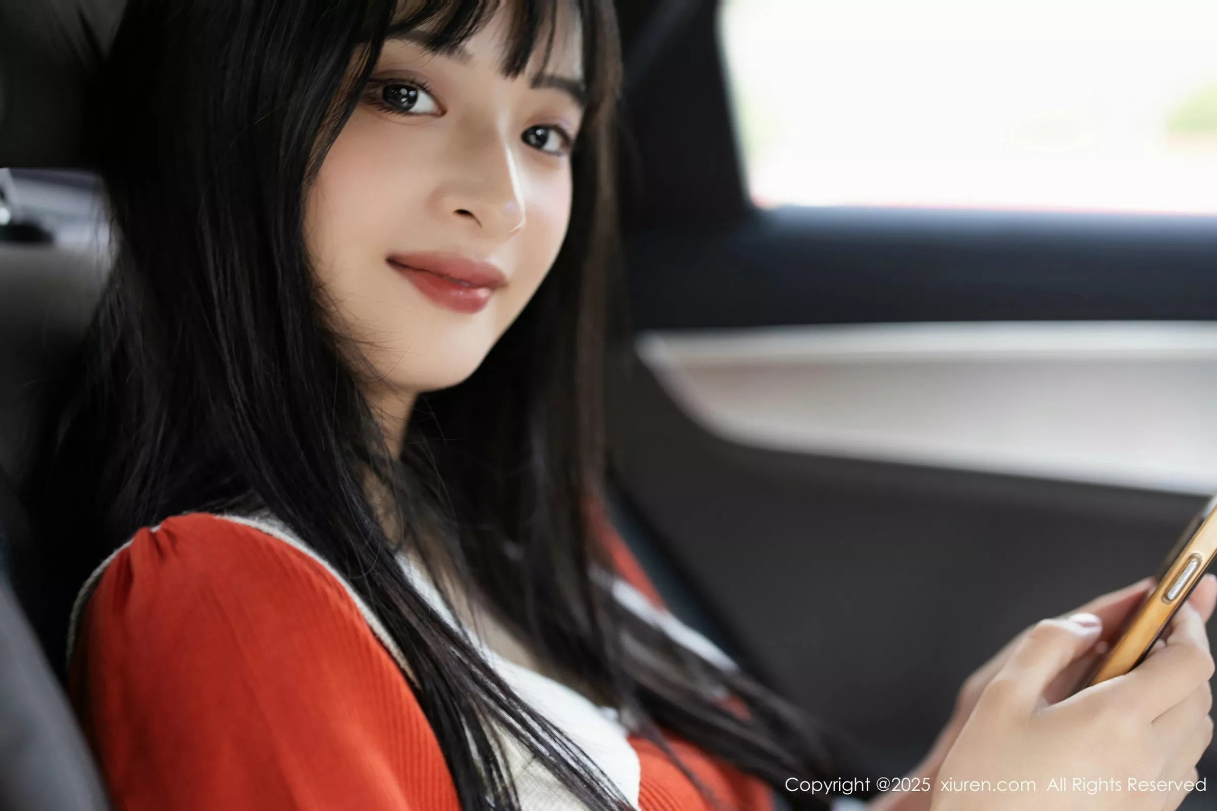   [XiuRen]高清写真图 2025.05.08 No.10247 茂木希子 橙色T恤第13张图片