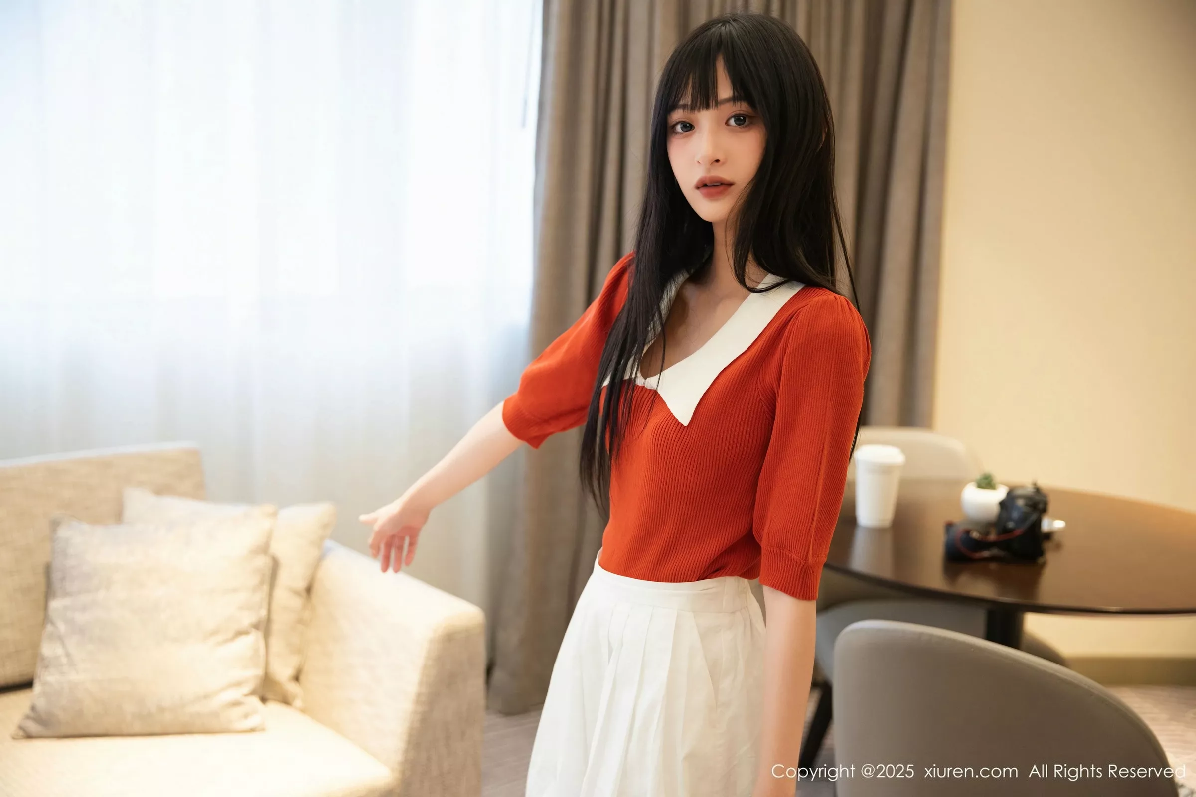   [XiuRen]高清写真图 2025.05.08 No.10247 茂木希子 橙色T恤第20张图片