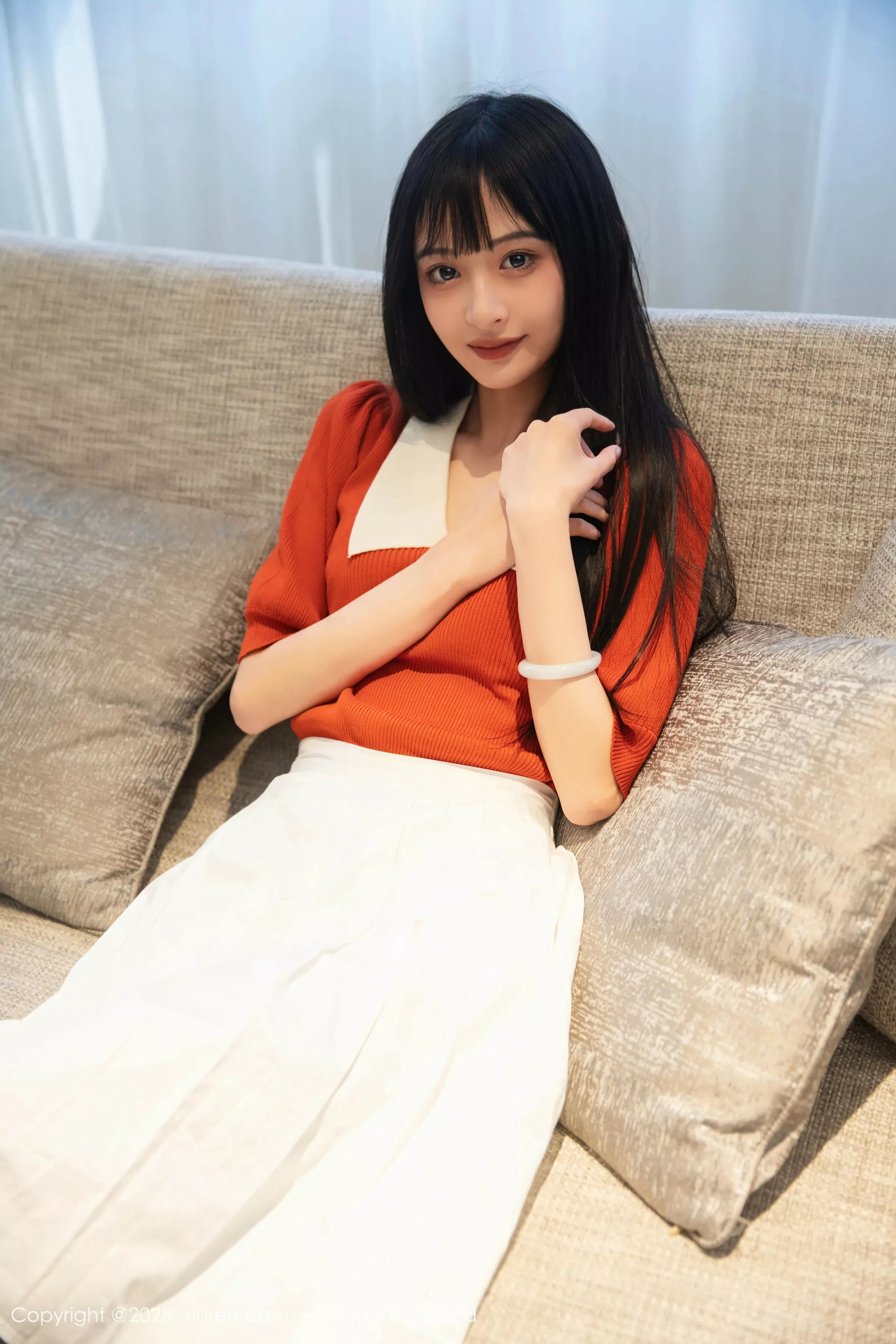   [XiuRen]高清写真图 2025.05.08 No.10247 茂木希子 橙色T恤第21张图片