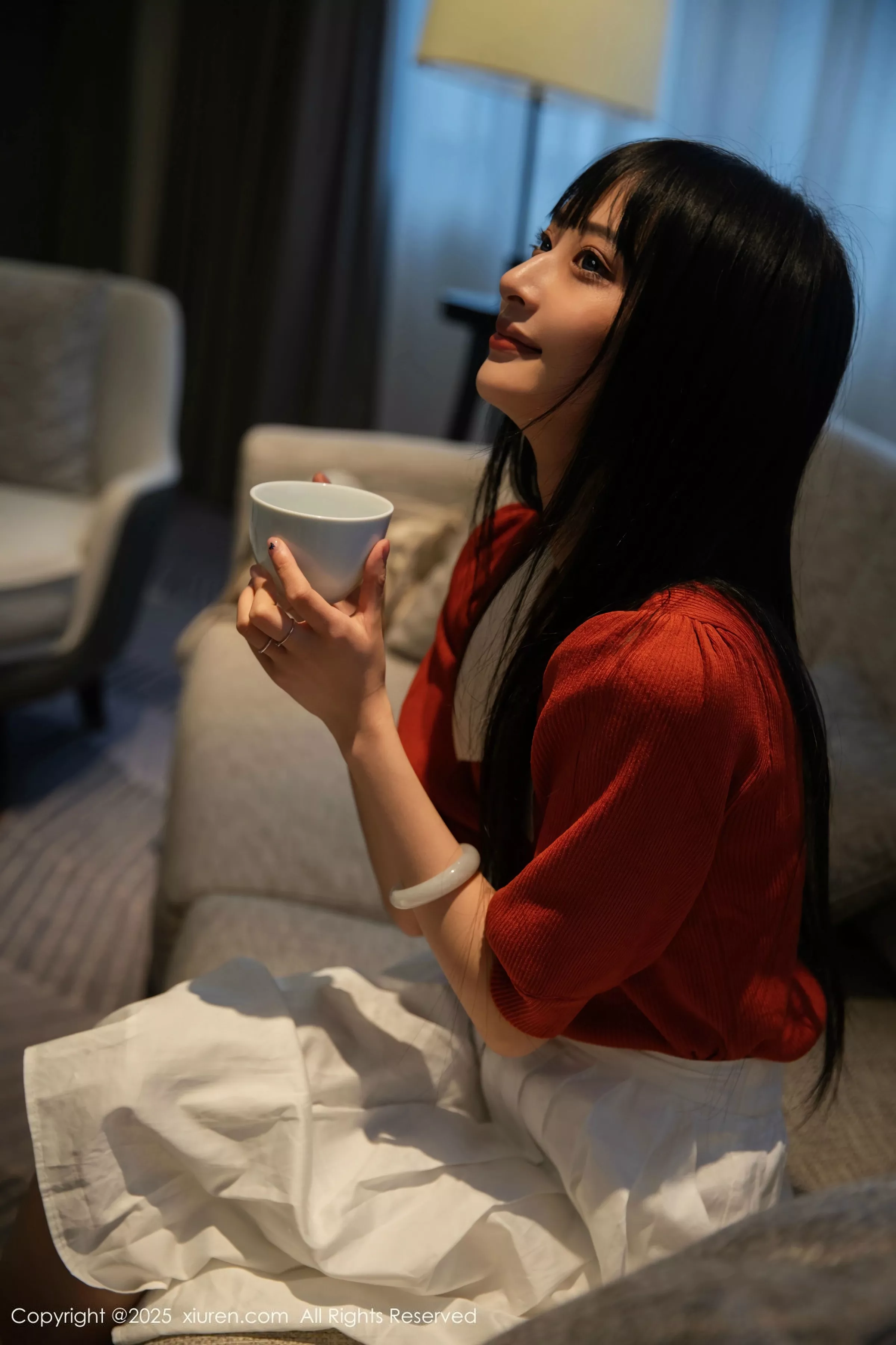   [XiuRen]高清写真图 2025.05.08 No.10247 茂木希子 橙色T恤第23张图片