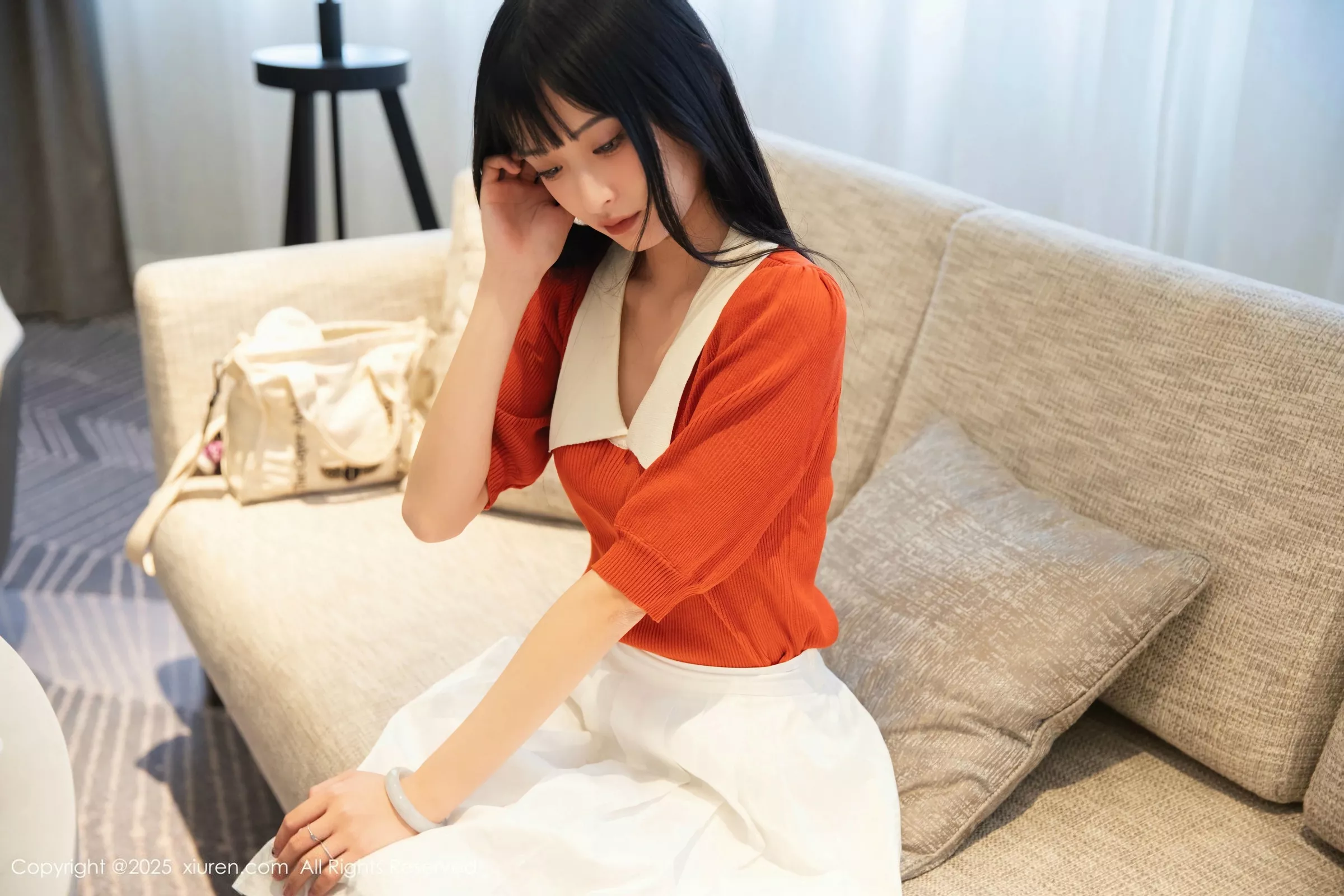   [XiuRen]高清写真图 2025.05.08 No.10247 茂木希子 橙色T恤第25张图片