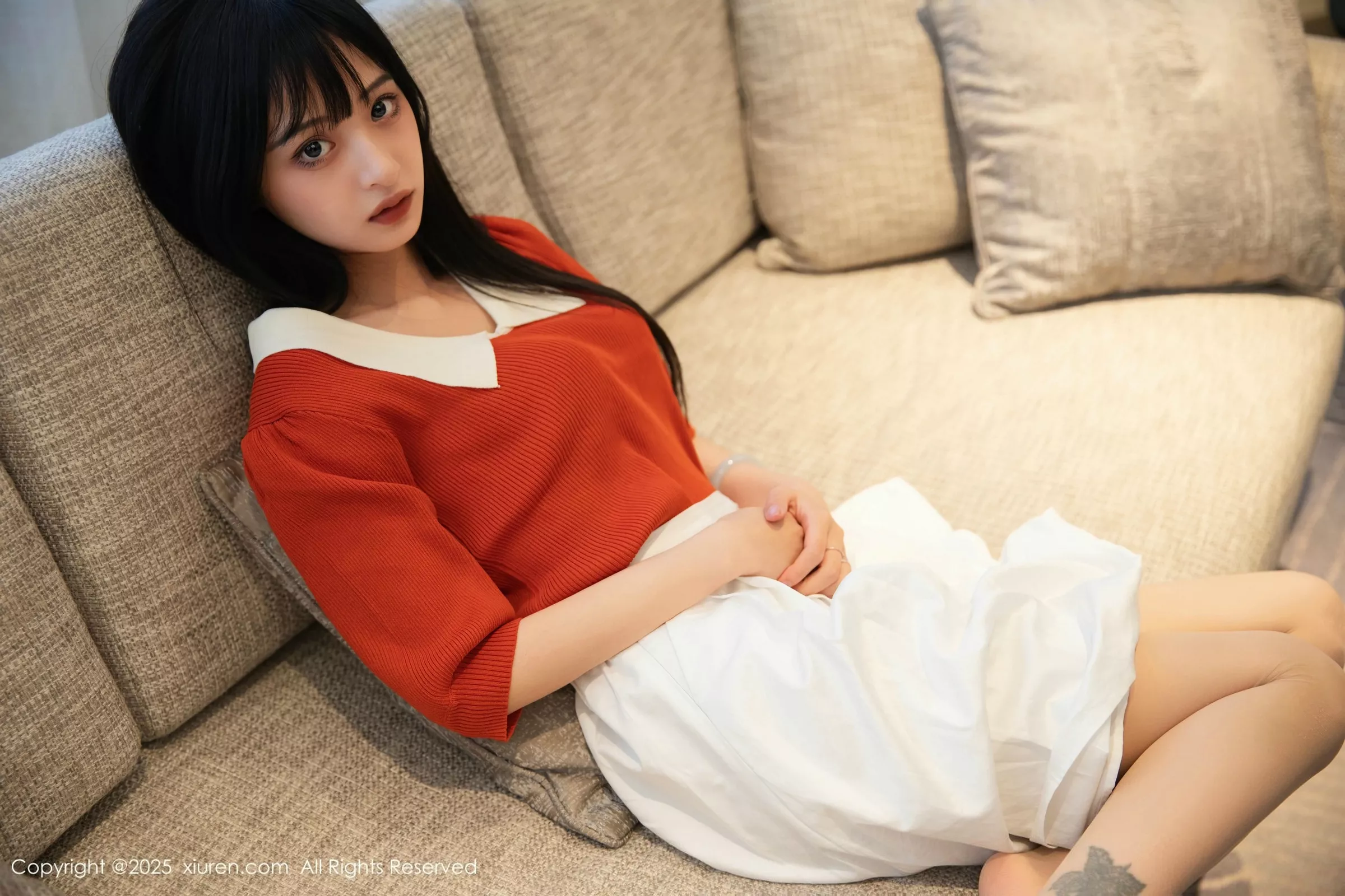   [XiuRen]高清写真图 2025.05.08 No.10247 茂木希子 橙色T恤第27张图片