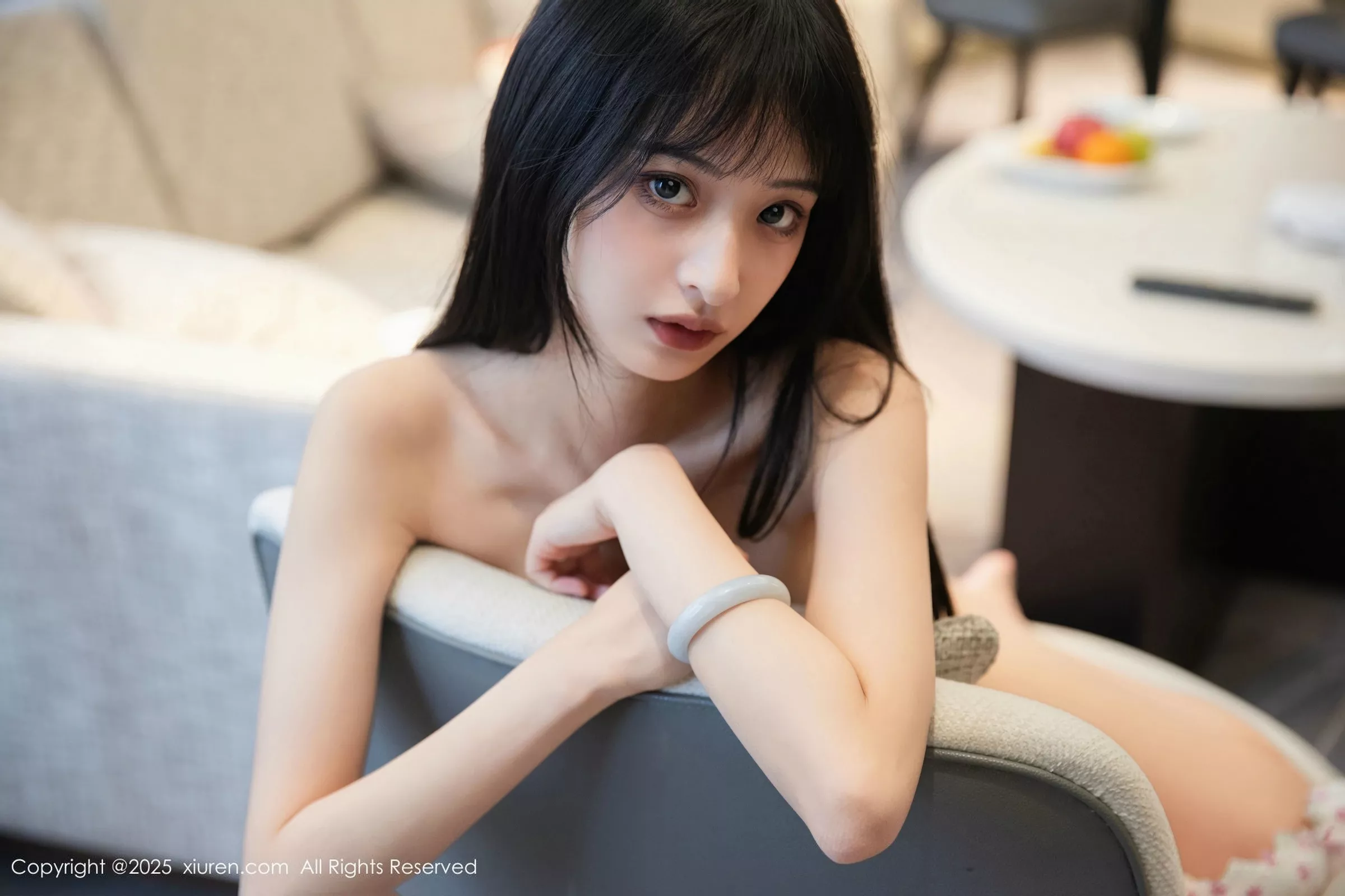   [XiuRen]高清写真图 2025.05.08 No.10247 茂木希子 橙色T恤第55张图片
