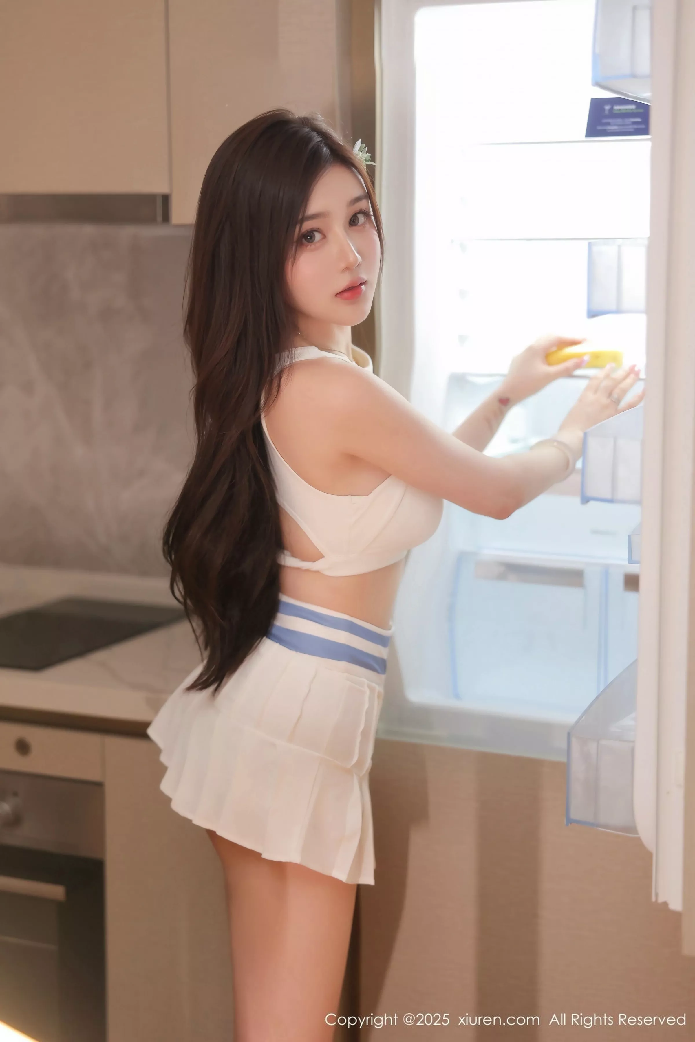   [XiuRen]高清写真图 2025.05.09 No.10254 奶油猫呀 白色短裙第13张图片