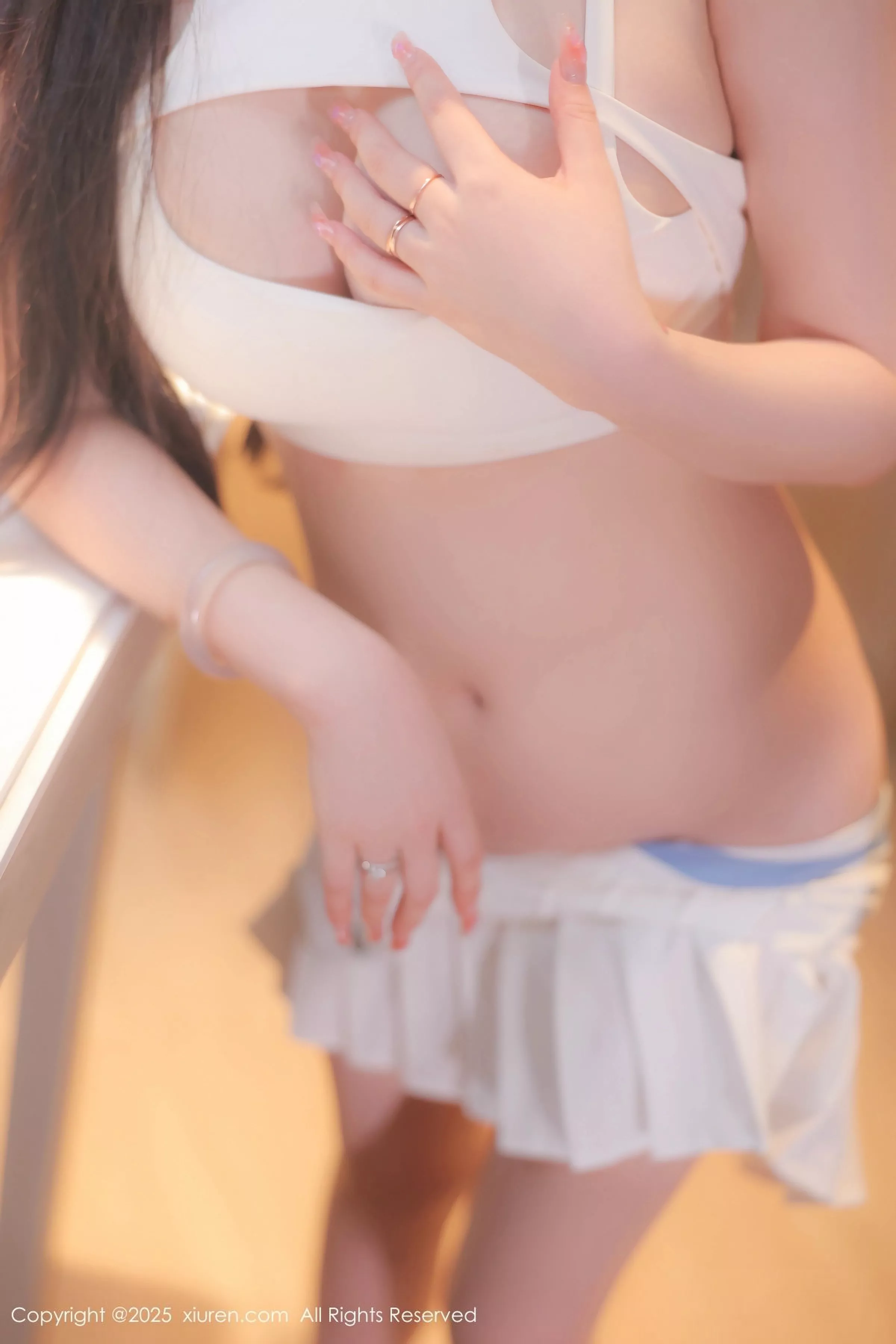   [XiuRen]高清写真图 2025.05.09 No.10254 奶油猫呀 白色短裙第41张图片