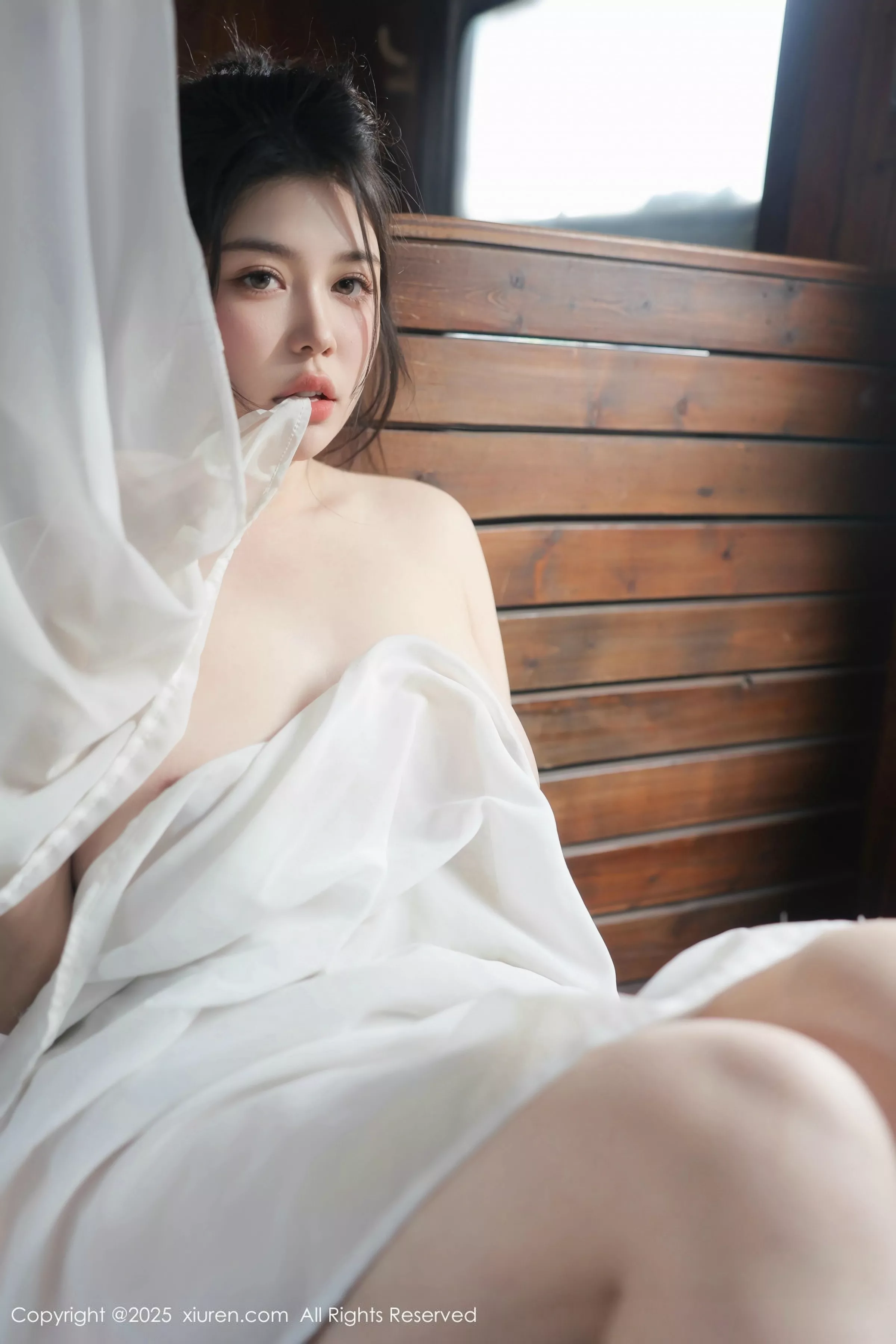   [XiuRen]高清写真图 2025.05.13 No.10269 林若凡F 黄色旗袍第59张图片