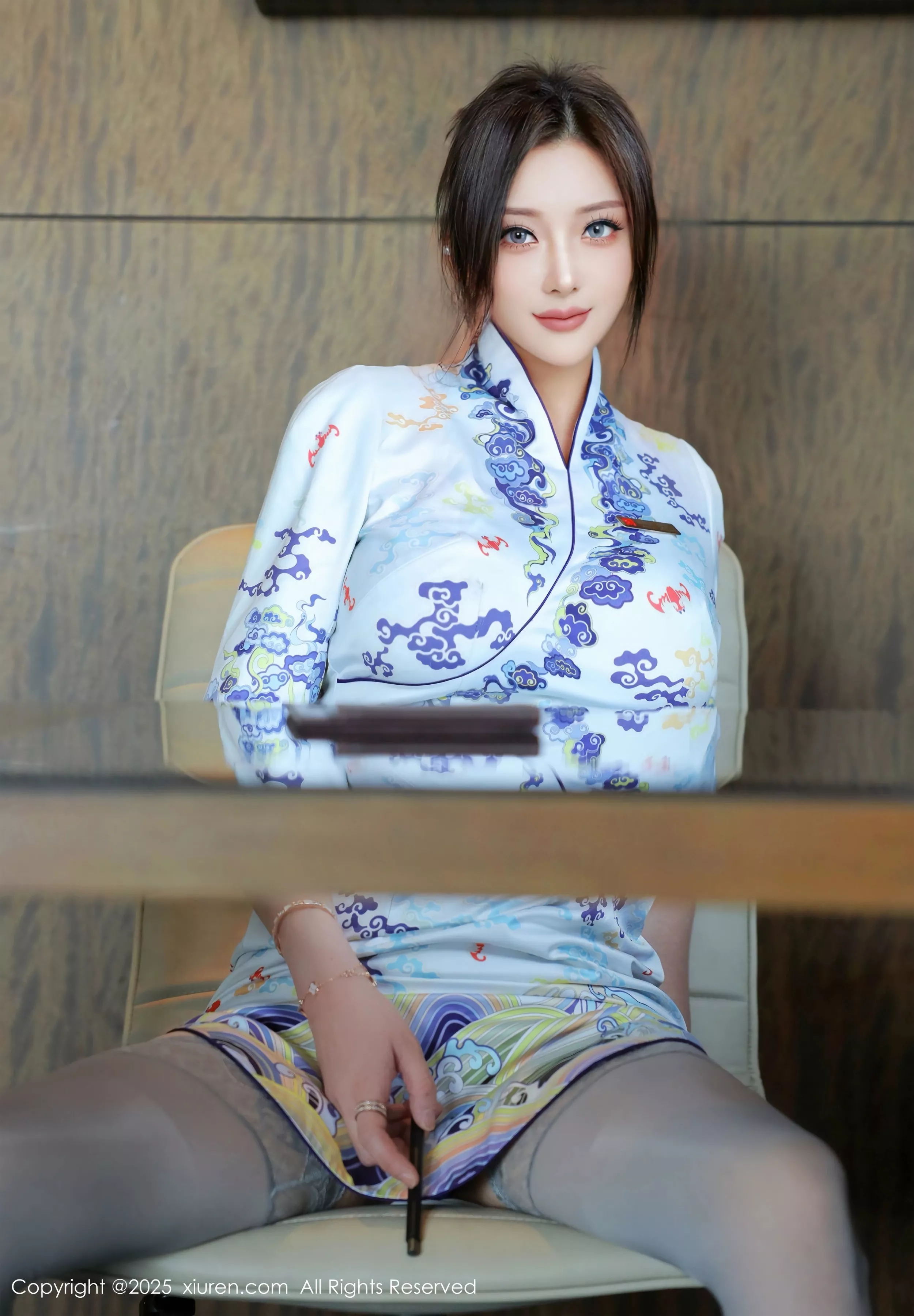   [XiuRen]高清写真图 2025.05.14 No.10273 苏一诺 青色旗袍第20张图片