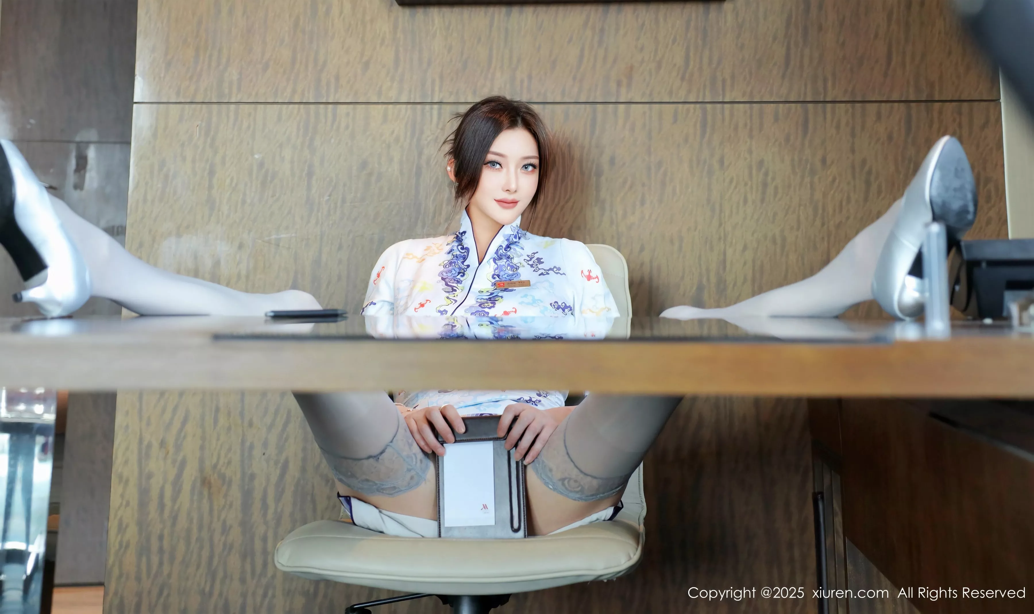  [XiuRen]高清写真图 2025.05.14 No.10273 苏一诺 青色旗袍第24张图片