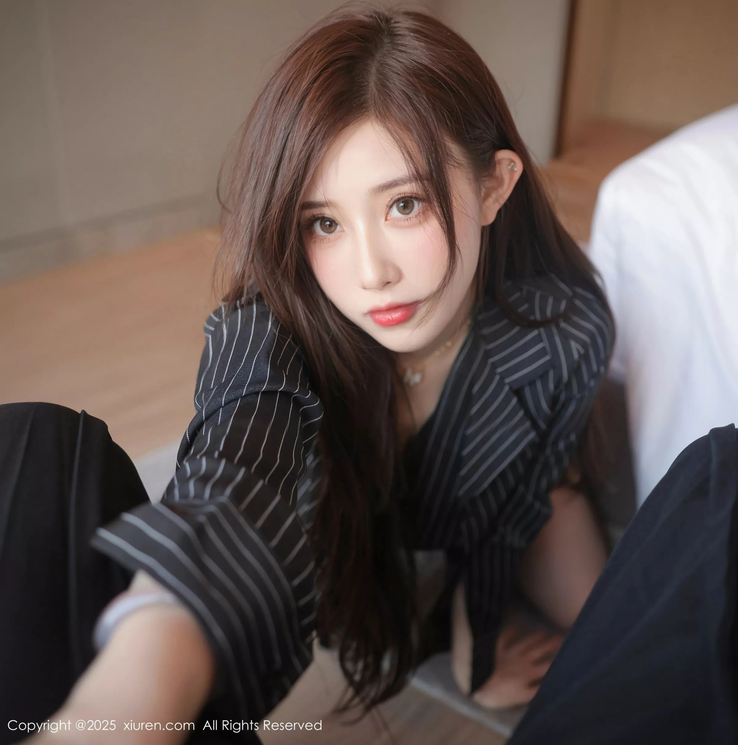   [XiuRen]高清写真图 2025.05.16 No.10285 奶油猫呀 魅惑黑丝第65张图片