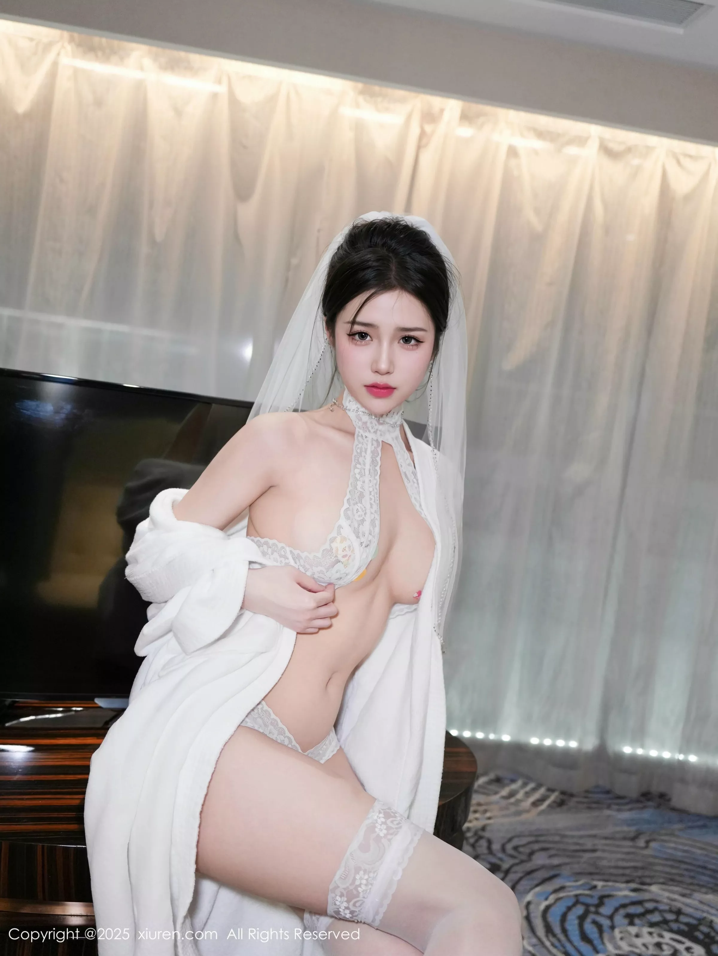   [XiuRen]高清写真图 2025.05.16 No.10283 奶芙酱-EVA 白色婚纱第14张图片