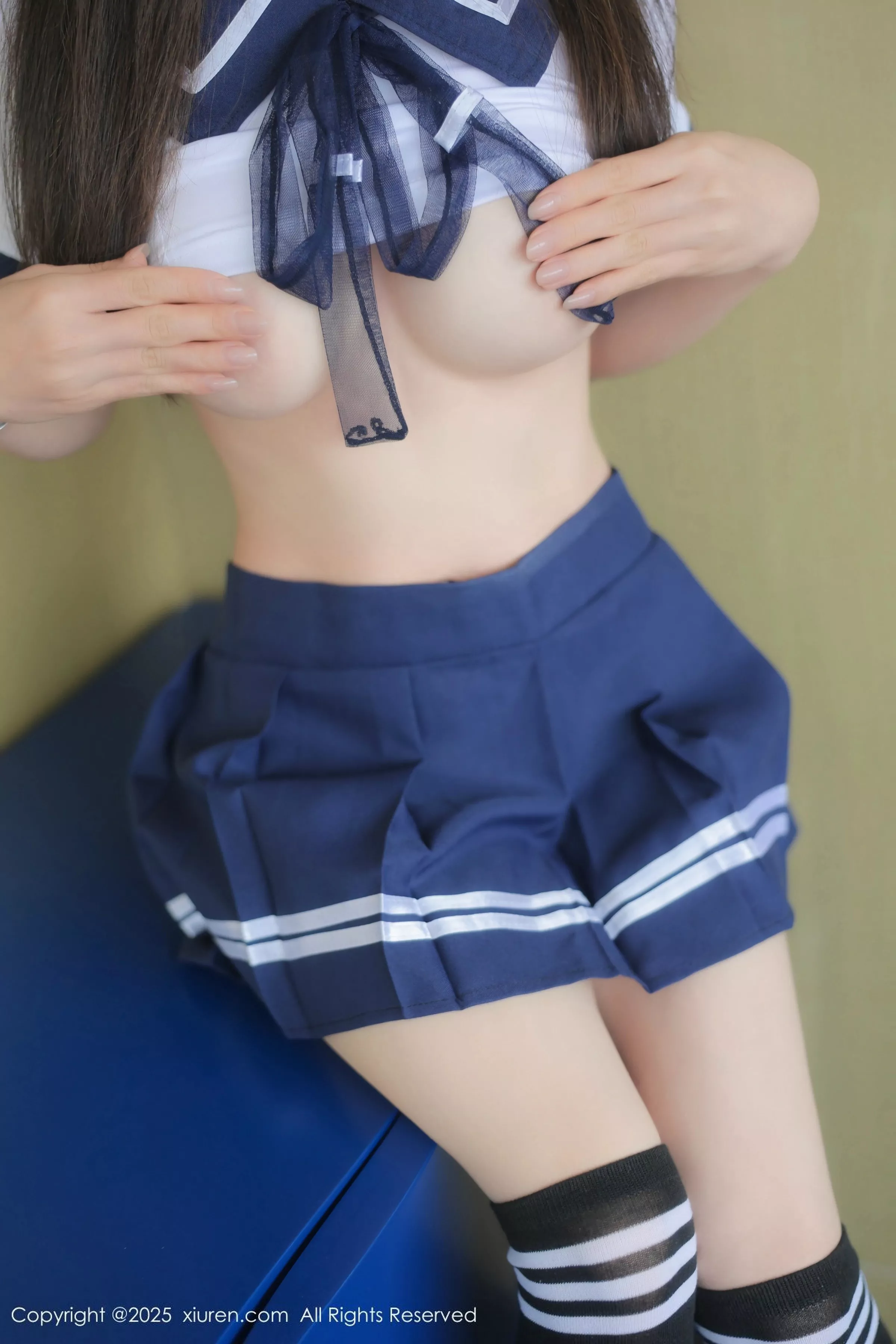   [XiuRen]高清写真图 2025.05.20 No.10298 Annie_baby JK制服第12张图片