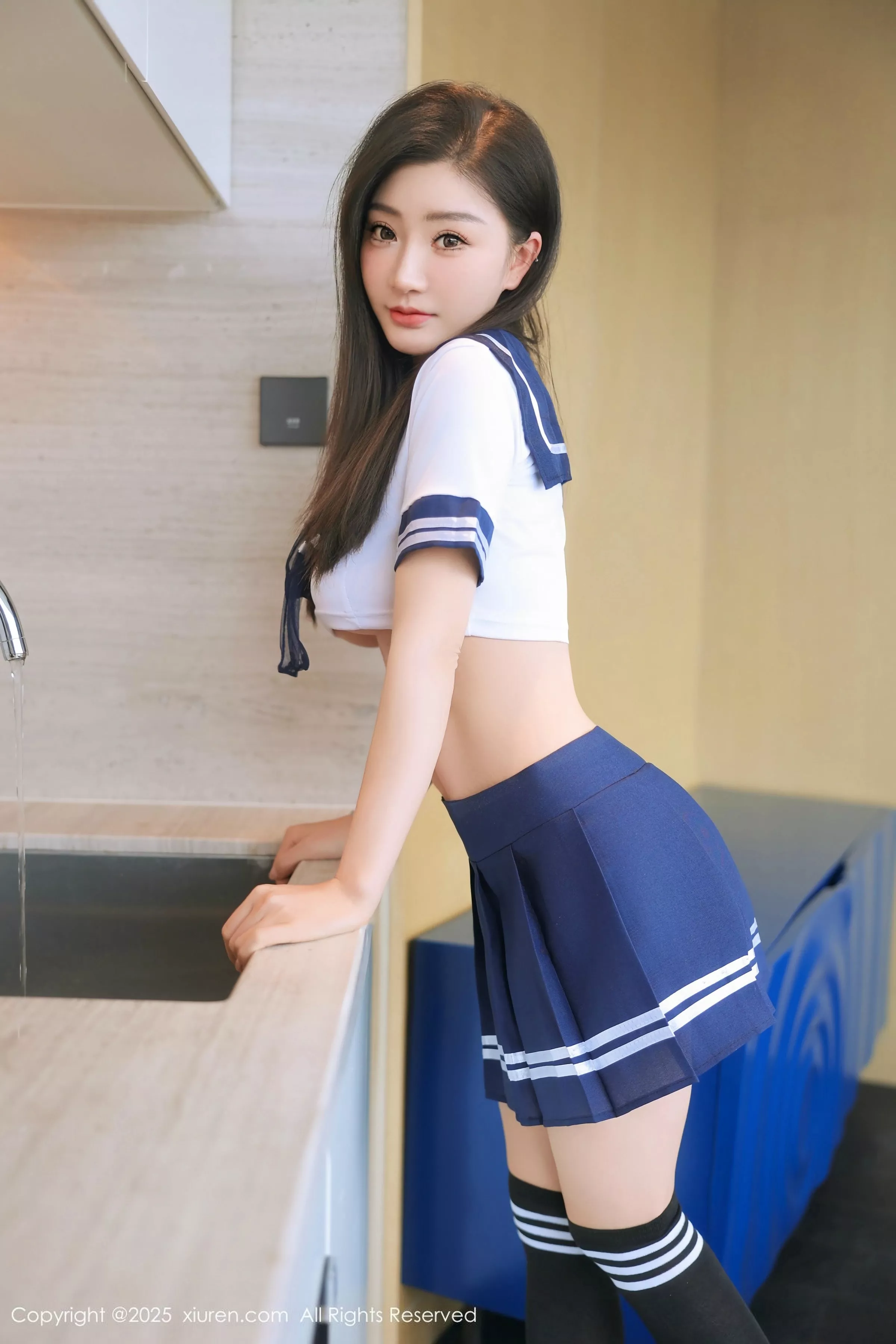   [XiuRen]高清写真图 2025.05.20 No.10298 Annie_baby JK制服第16张图片