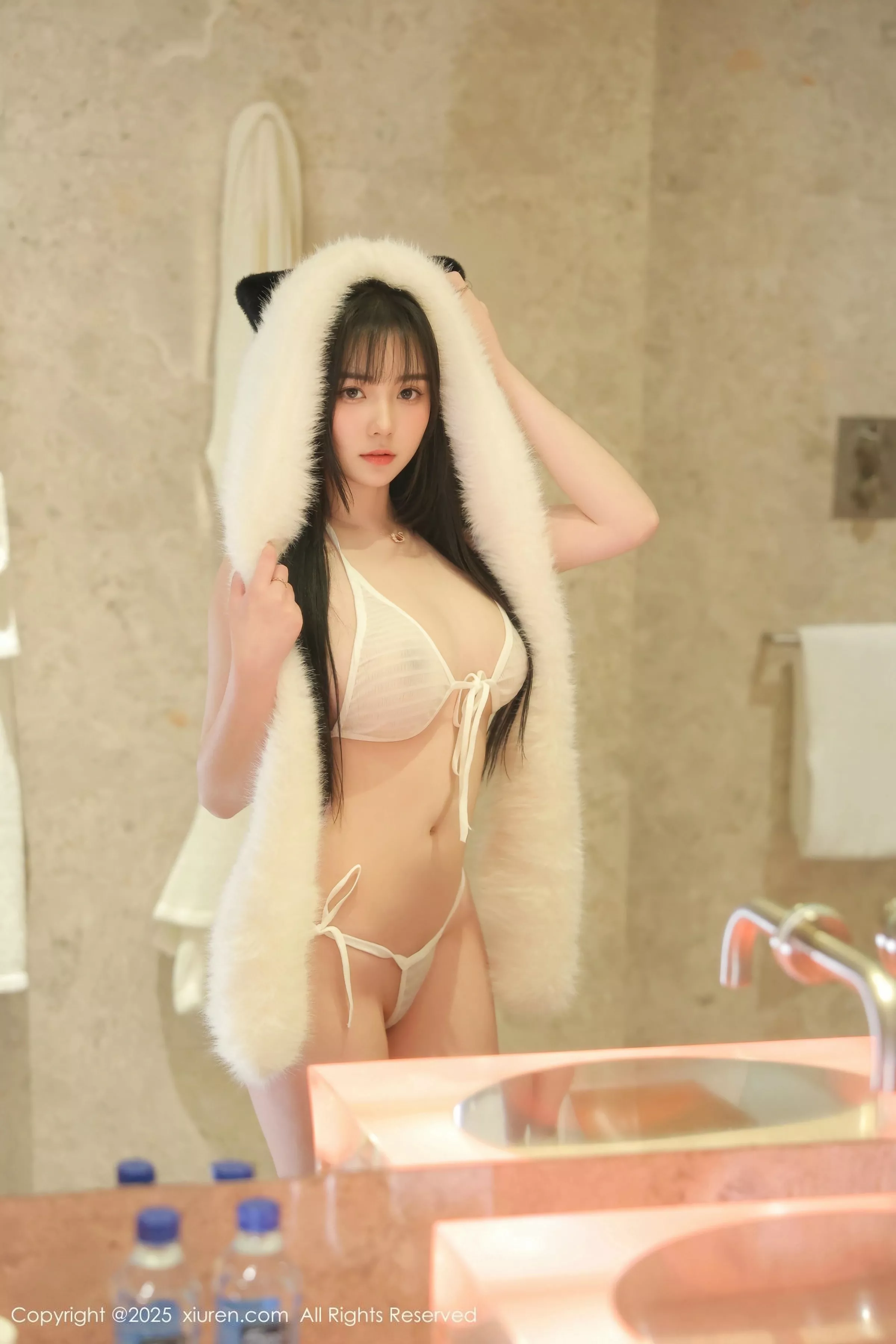   [XiuRen]高清写真图 2025.05.21 No.10302 软情 情趣内衣第1张图片