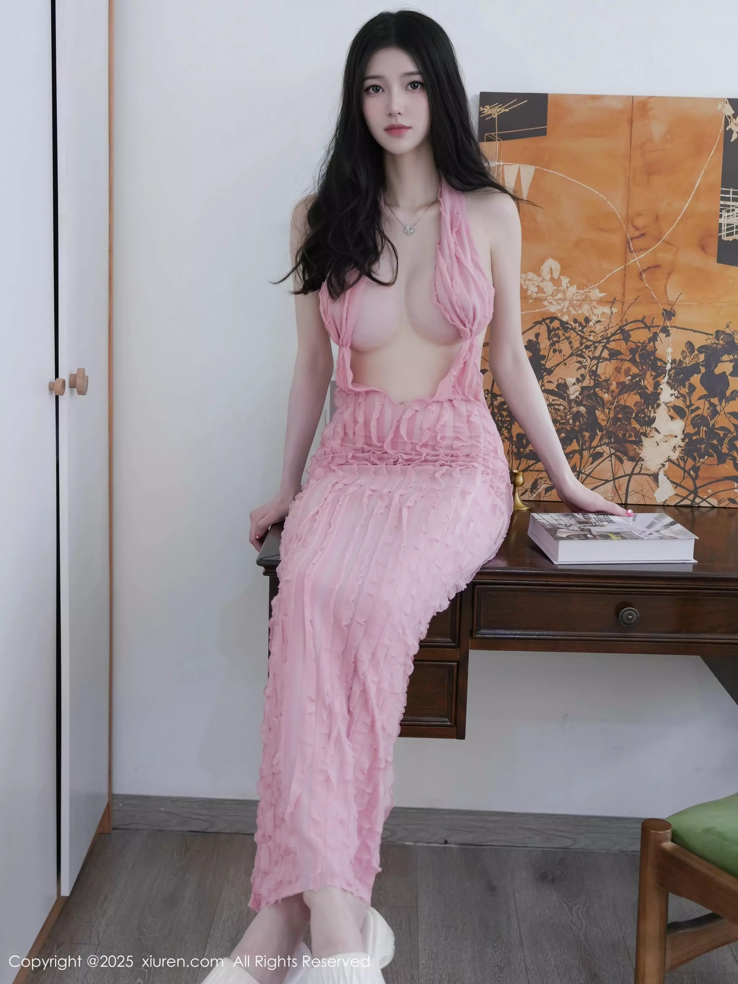   [XiuRen]高清写真图 2025.05.22 No.10309 白小蝶 粉色连衣裙第10张图片