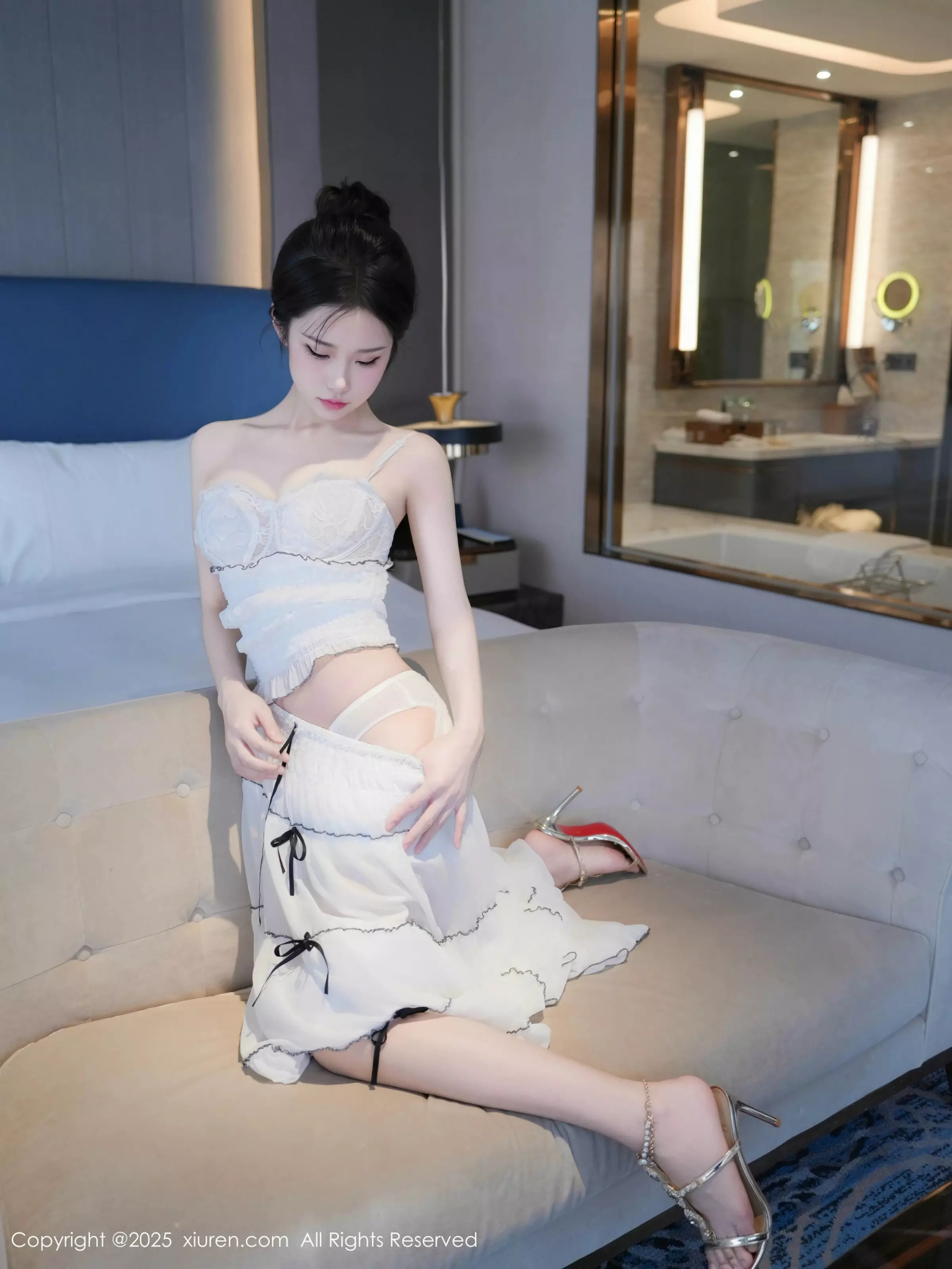   [XiuRen]高清写真图 2025.05.22 No.10310 奶芙酱-EVA 白色连衣裙第36张图片