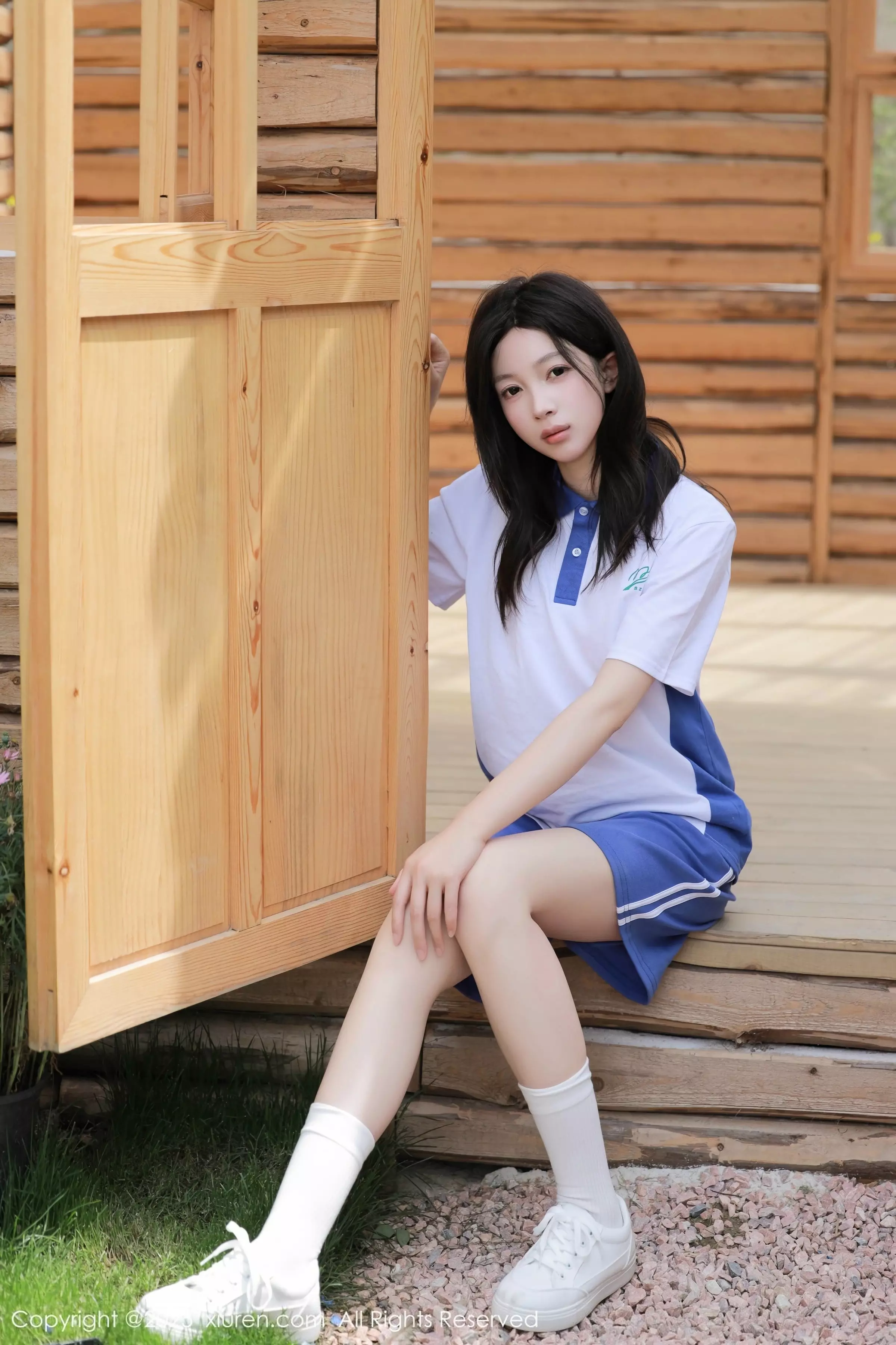   [XiuRen]高清写真图 2025.05.23 No.10318 橙子酱Lillian 学妹制服第6张图片