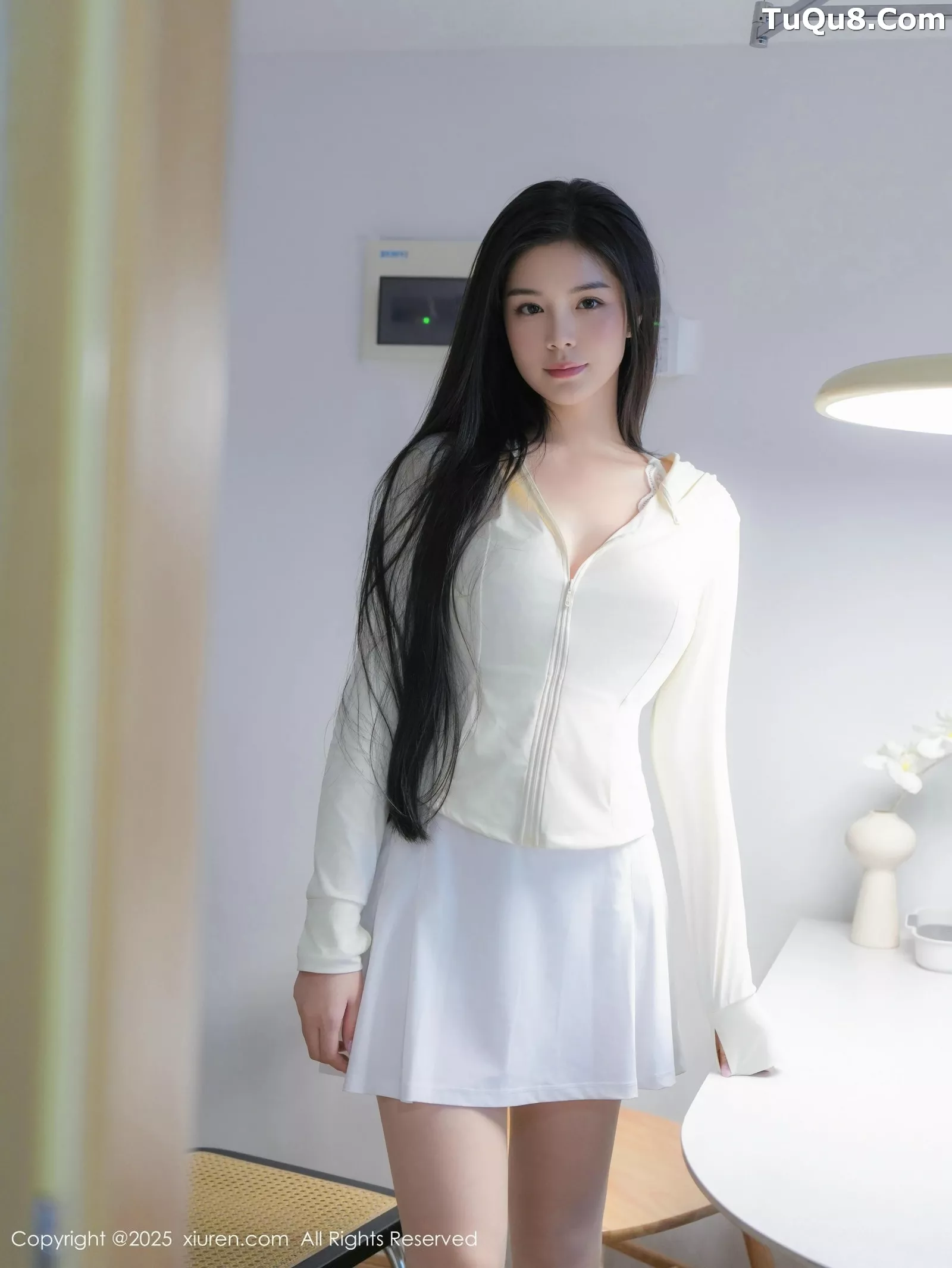   [XiuRen]高清写真图 2025.05.26 No.10325 雪糕CiCi 白色情趣第5张图片