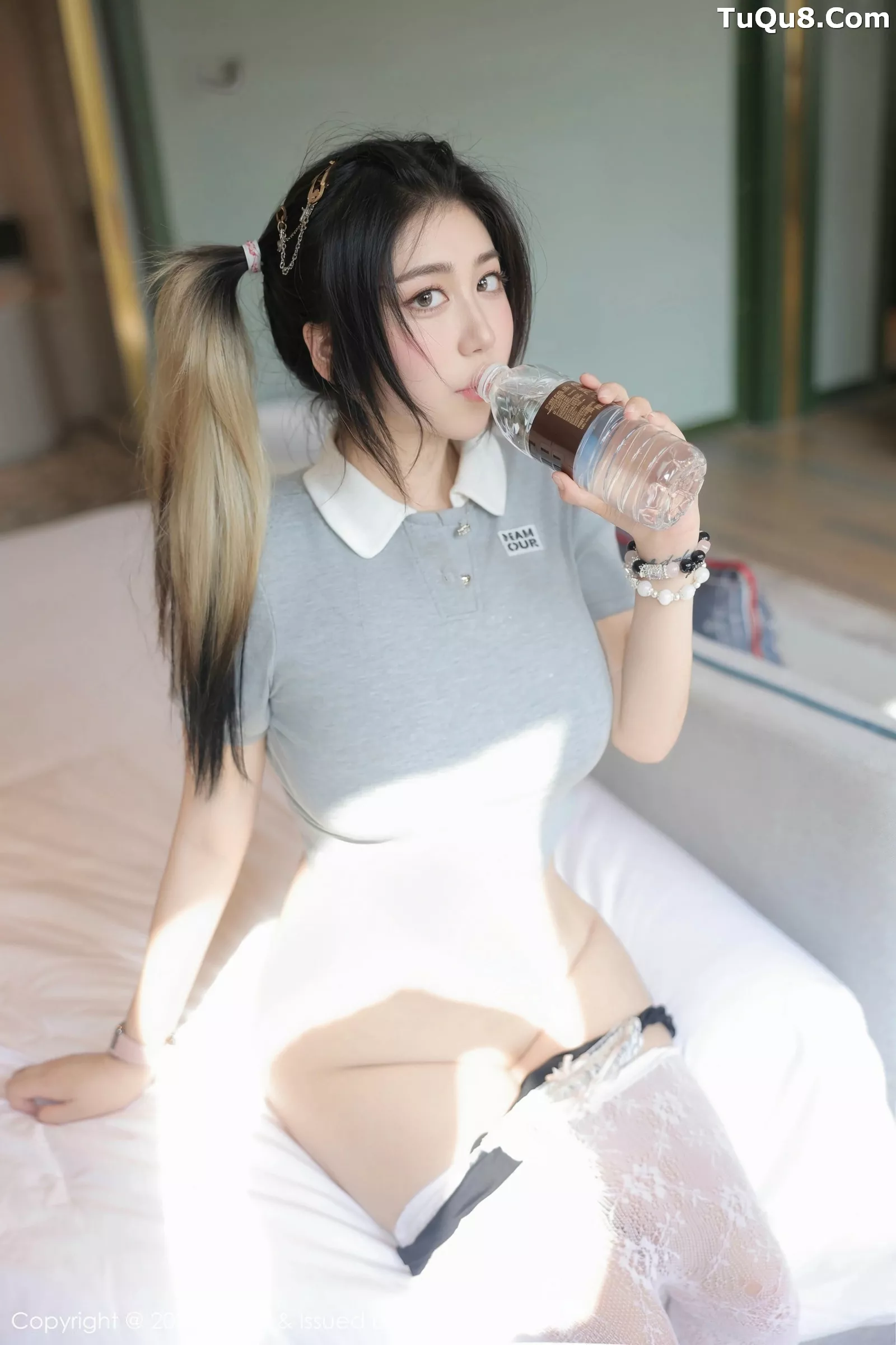   [XiuRen]高清写真图 2025.05.27 No.10330 诺诺Hsu 白色蕾丝袜第56张图片