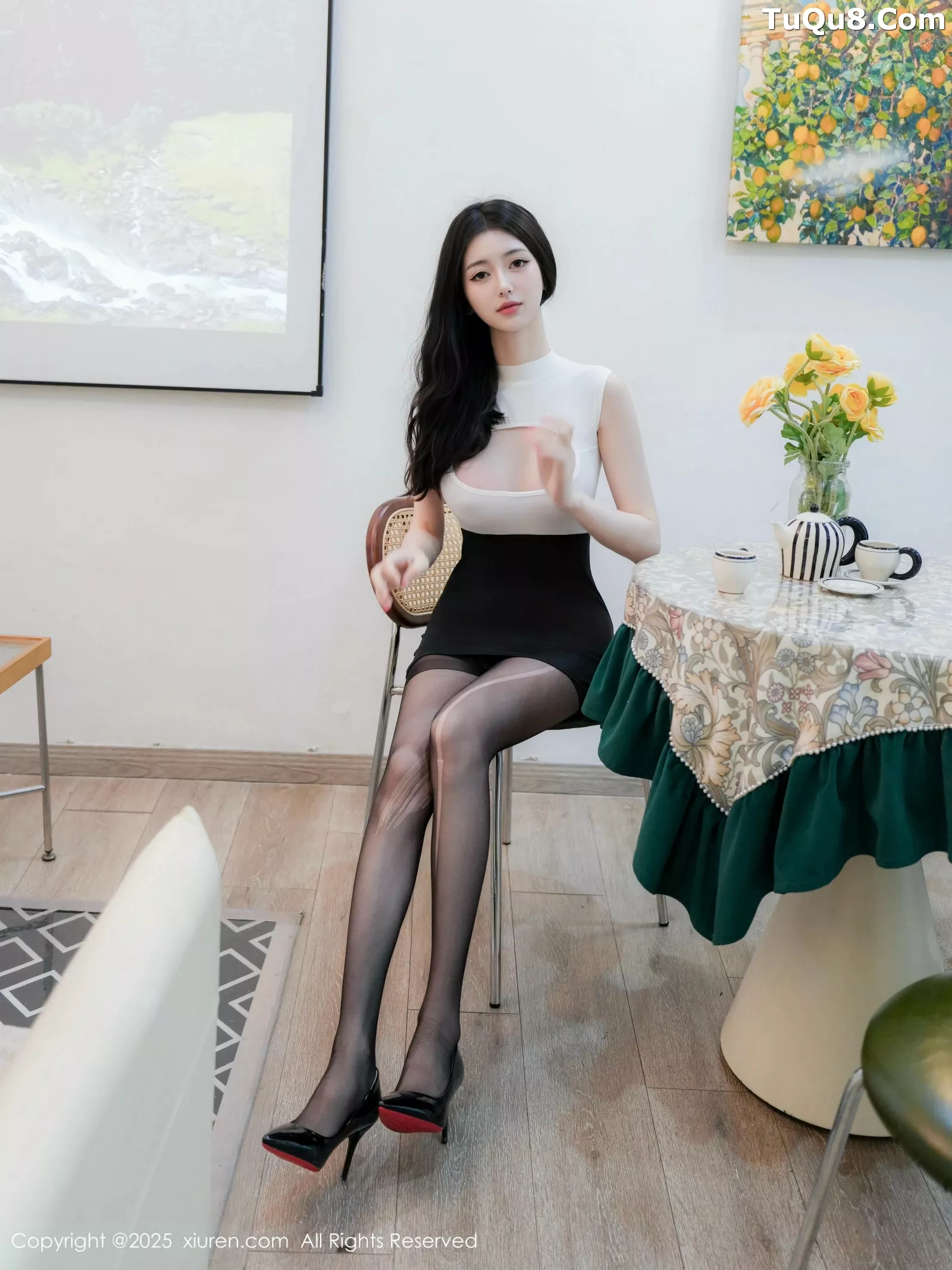   [XiuRen]高清写真图 2025.05.29 No.10340 白小蝶 诱人线条第4张图片
