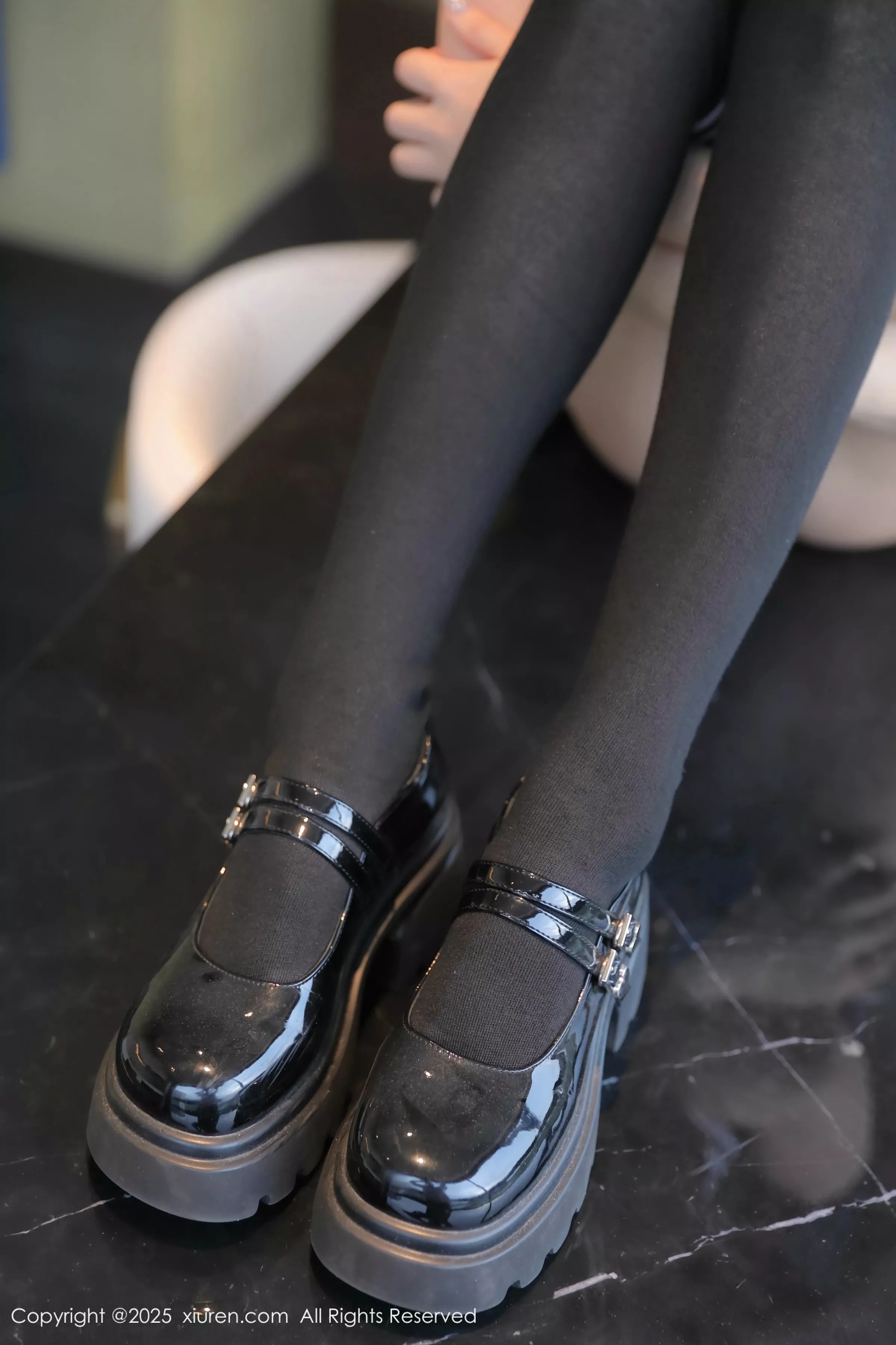  [XiuRen]高清写真图 2025.05.30 No.10351 Candy糖糖 性感JK第14张图片