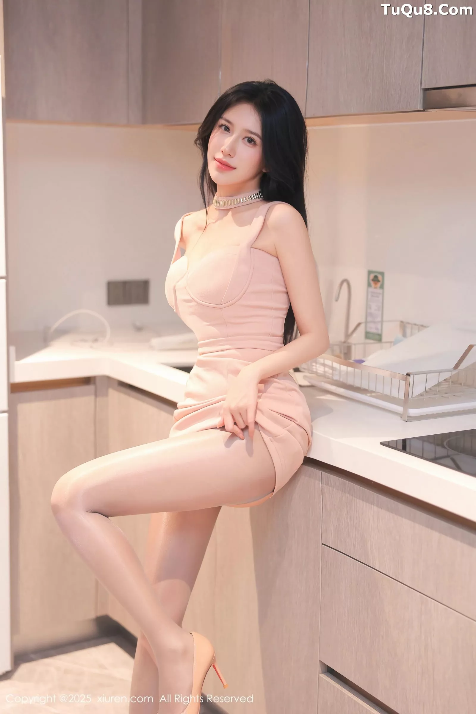   [XiuRen]高清写真图 2025.05.29 No.10339 shelly诗莉吖 粉色连衣短第12张图片