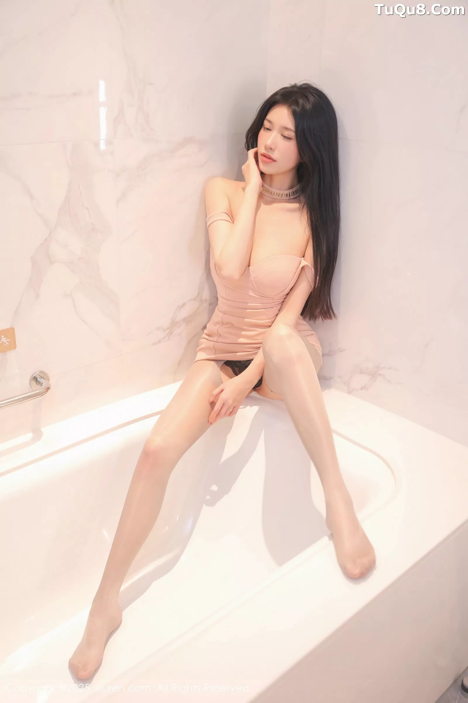  [XiuRen]高清写真图 2025.05.29 No.10339 shelly诗莉吖 粉色连衣短第42张图片