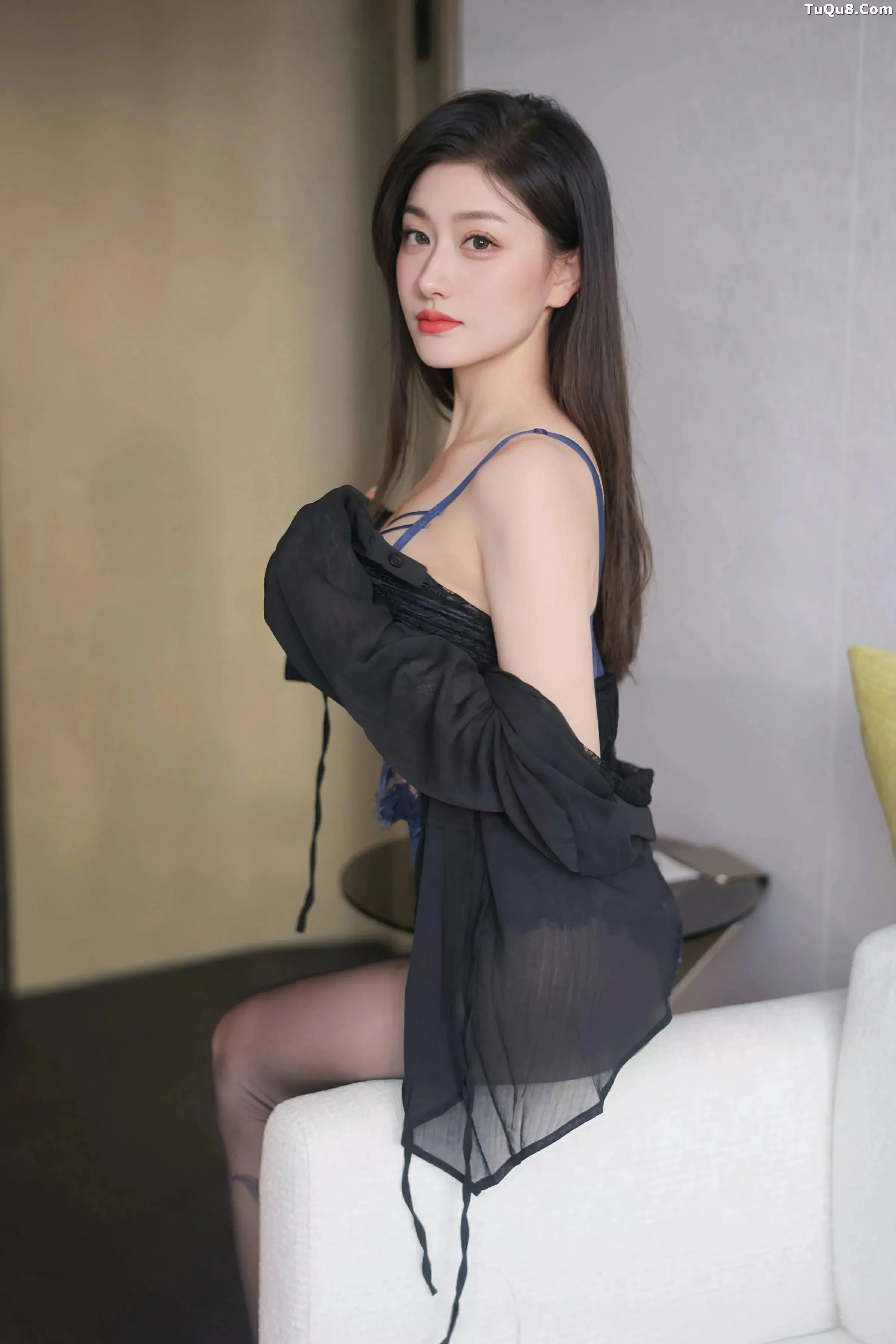   [XiuRen]高清写真图 2025.06.09 No.10382 Annie_baby 性感蕾丝第25张图片