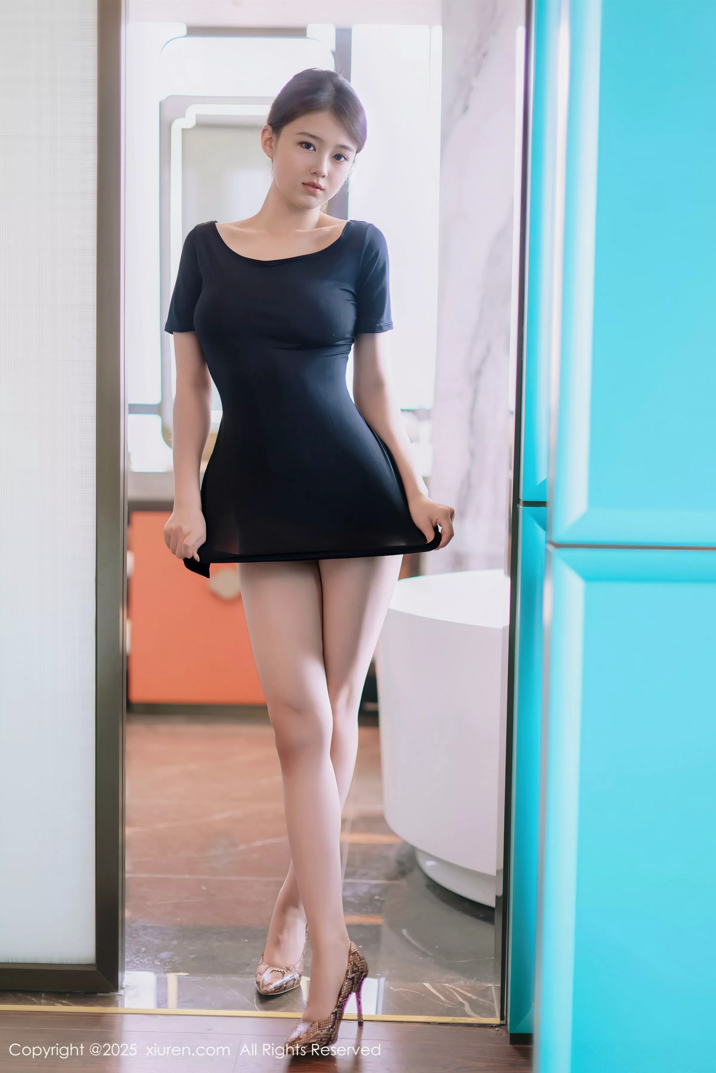  [XiuRen]高清写真图 2025.06.18 No.10426 小橘子orange 曼妙身姿第11张图片