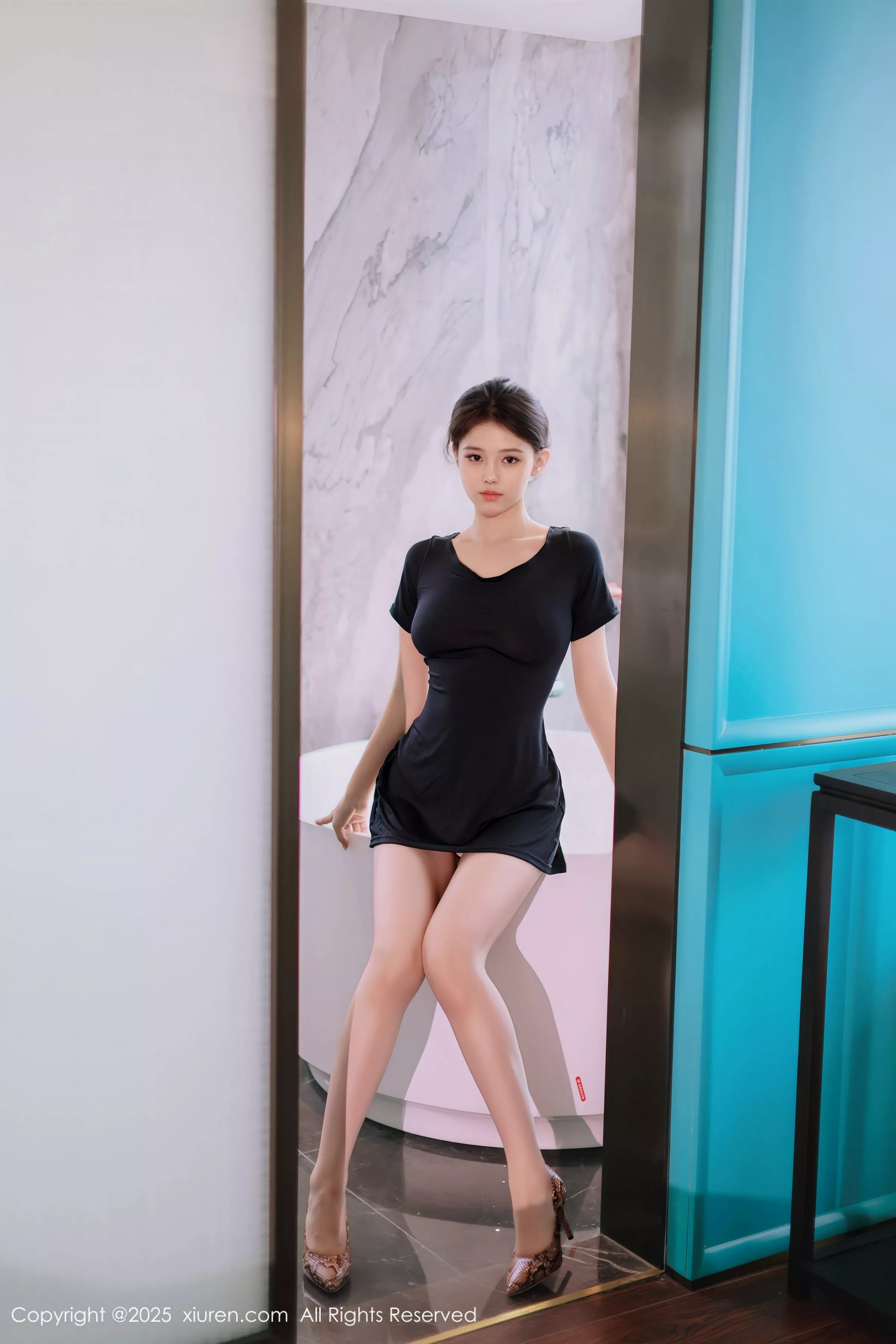   [XiuRen]高清写真图 2025.06.18 No.10426 小橘子orange 曼妙身姿第17张图片